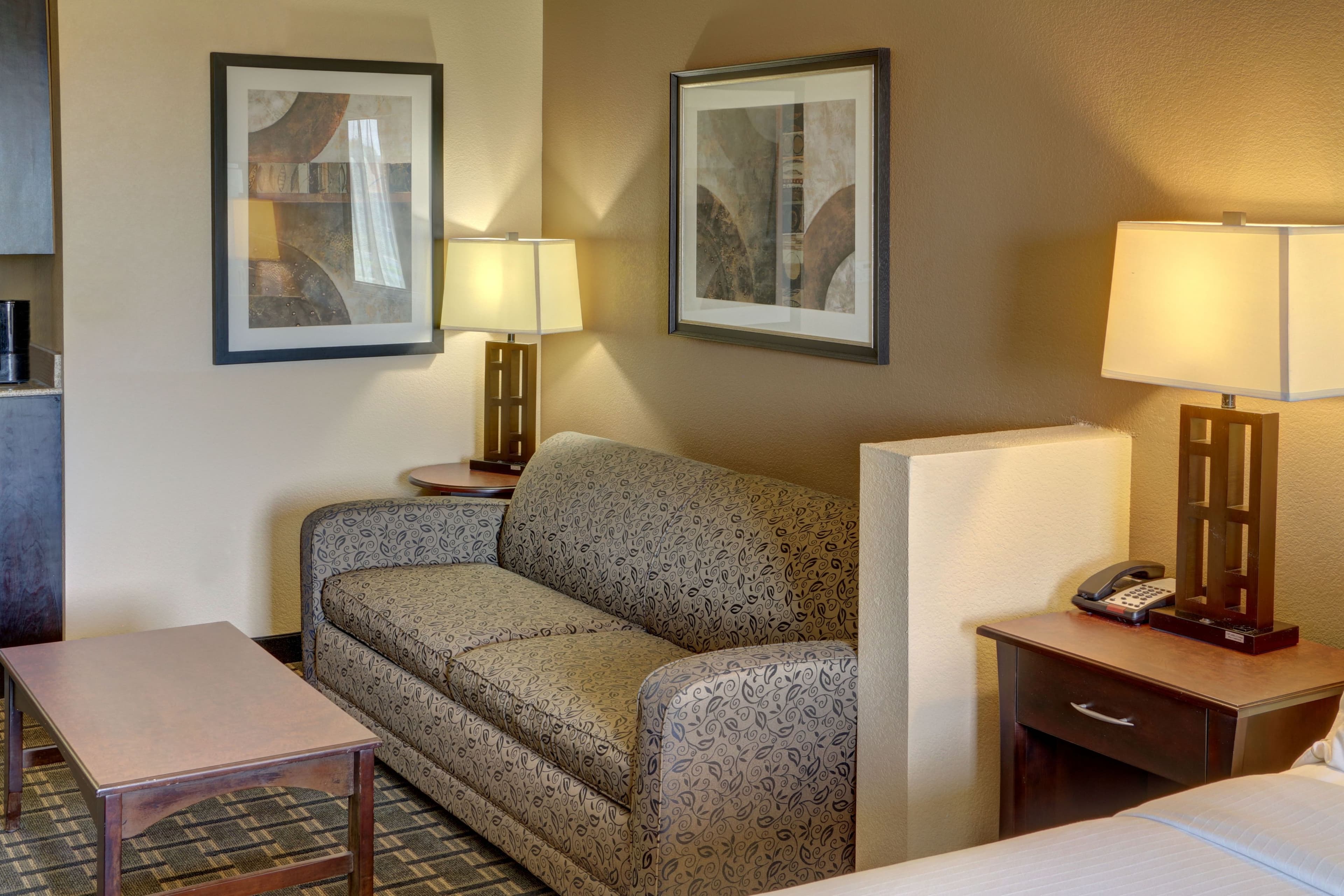 Holiday Inn Express & Suites Huntsville — 17