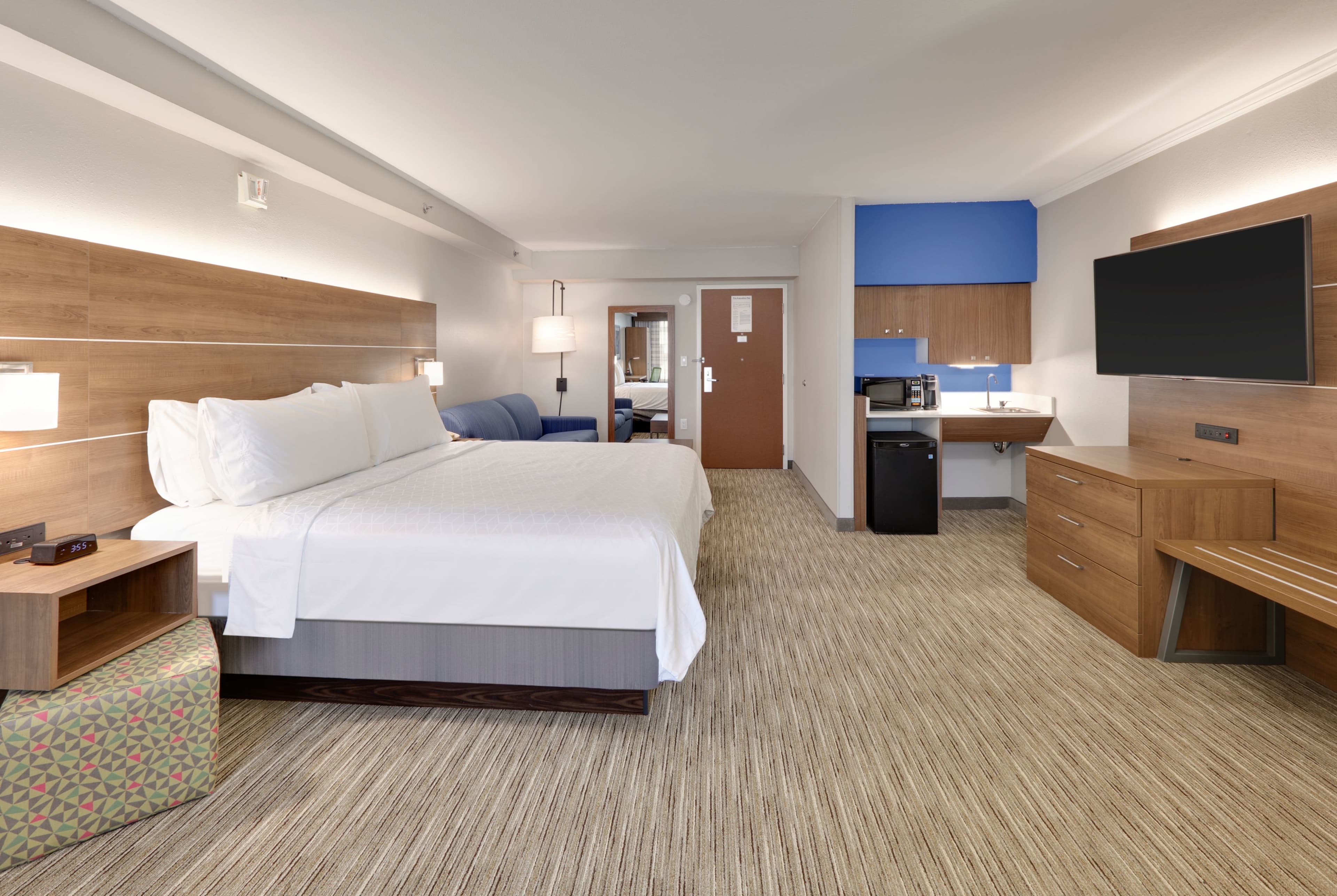 Holiday Inn Express & Suites Irving Conv Ctr - Las Colinas — 6
