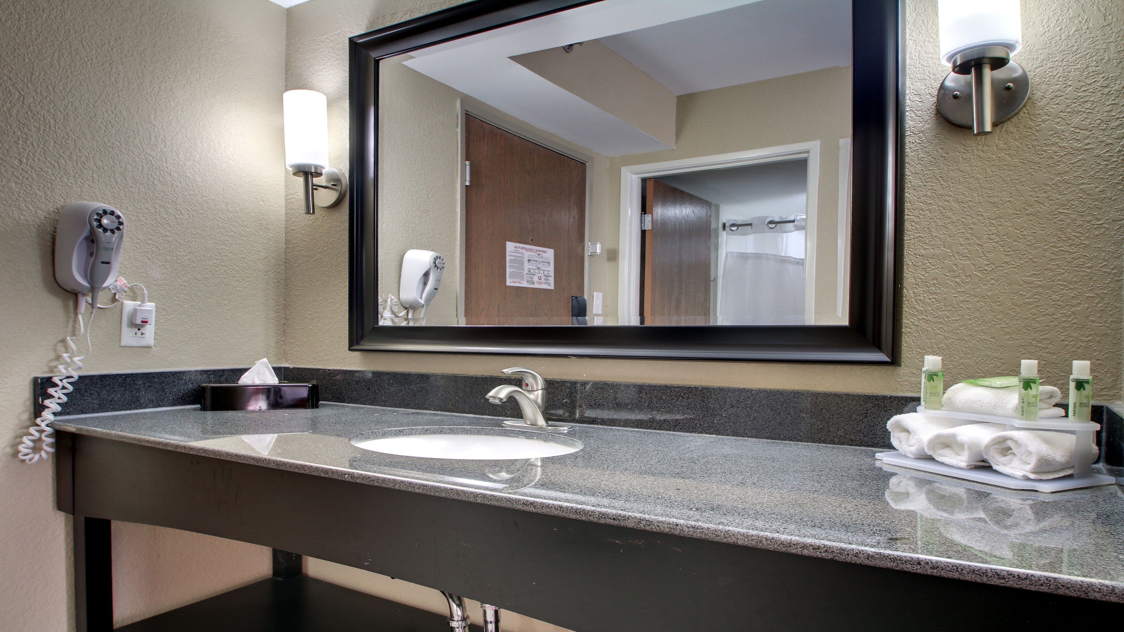 Holiday Inn Express & Suites Jackson Downtown - Coliseum — 9