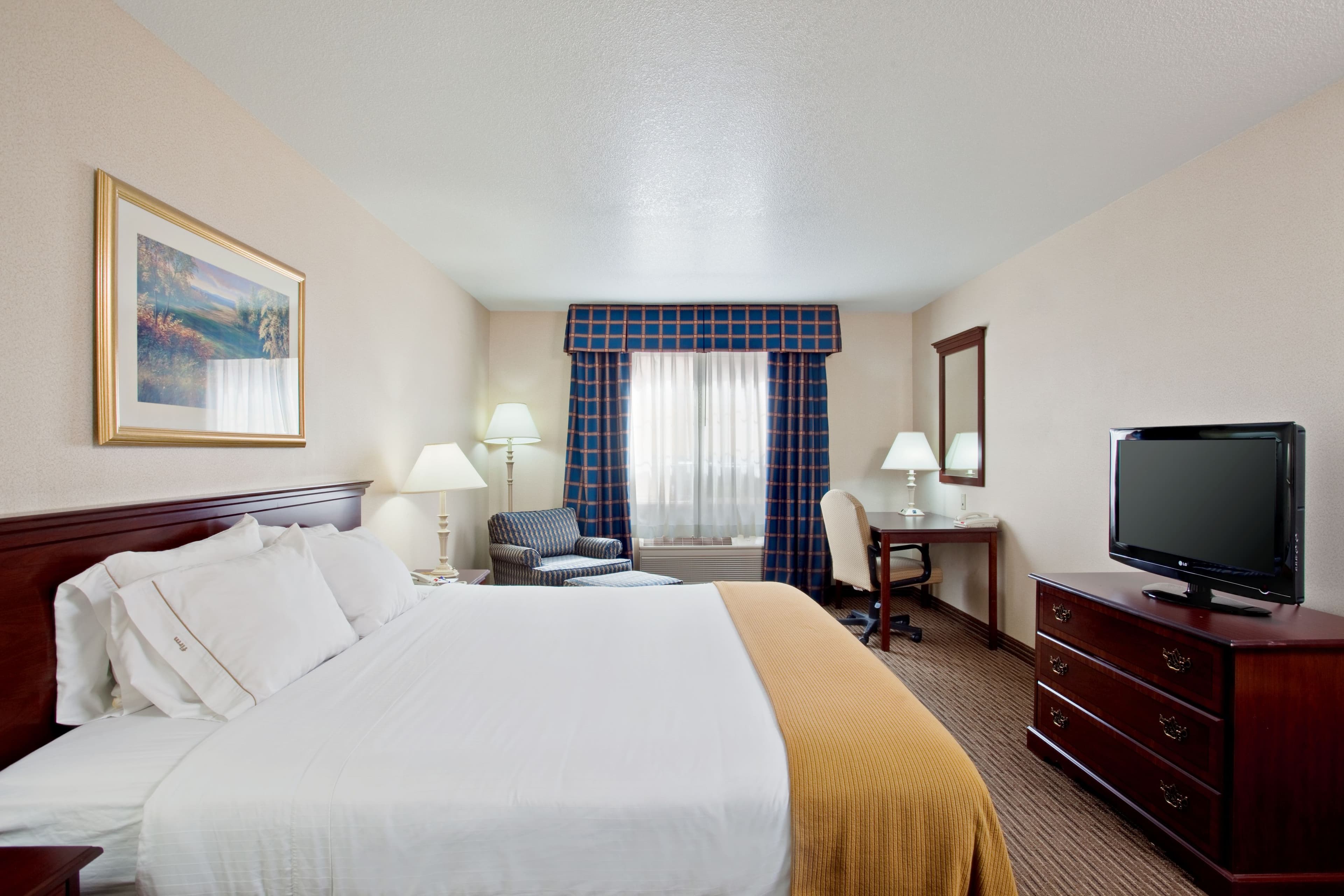 Holiday Inn Express & Suites Jackson - Image 4