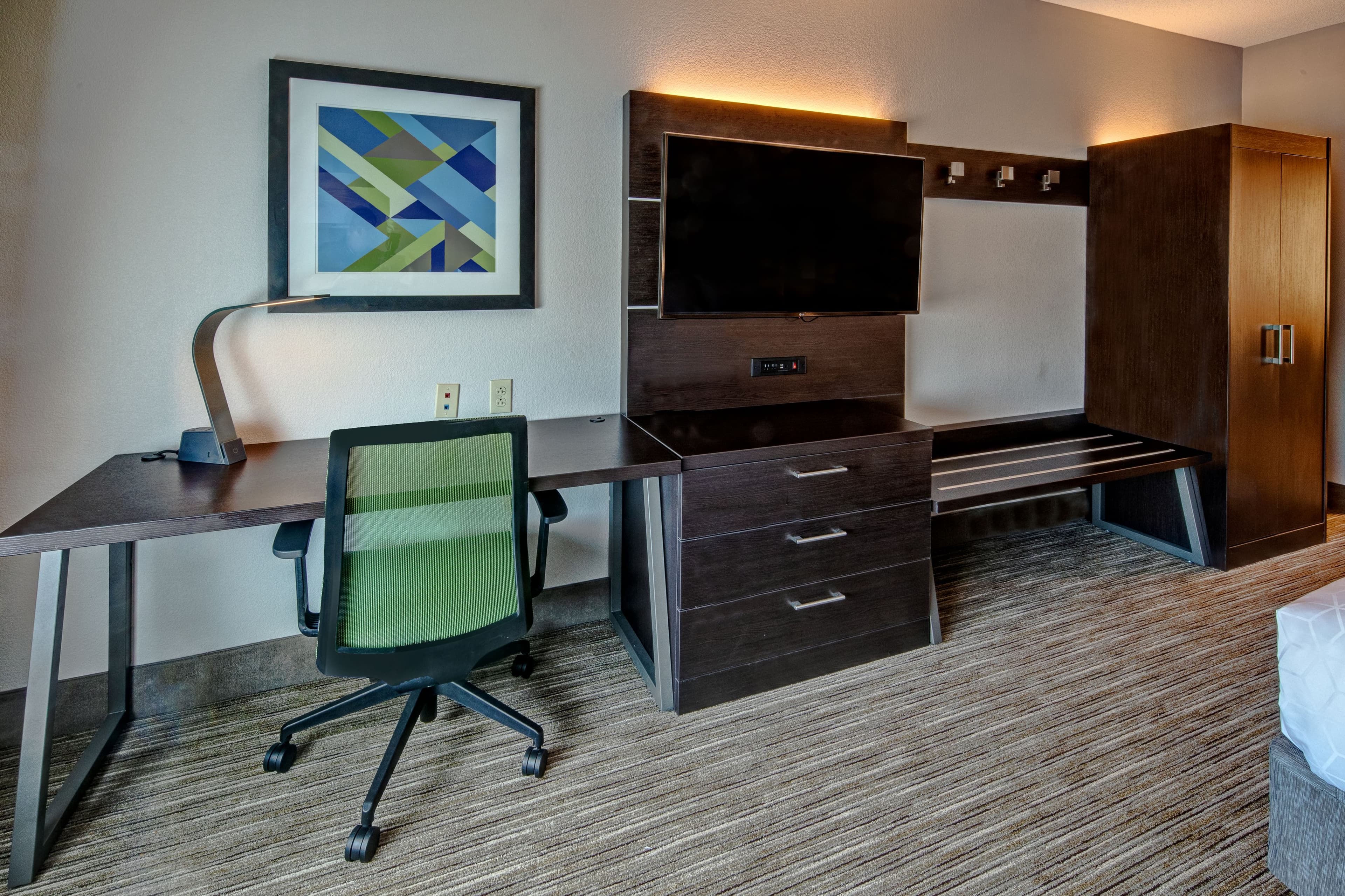 Holiday Inn Express & Suites Jackson Northeast — 6