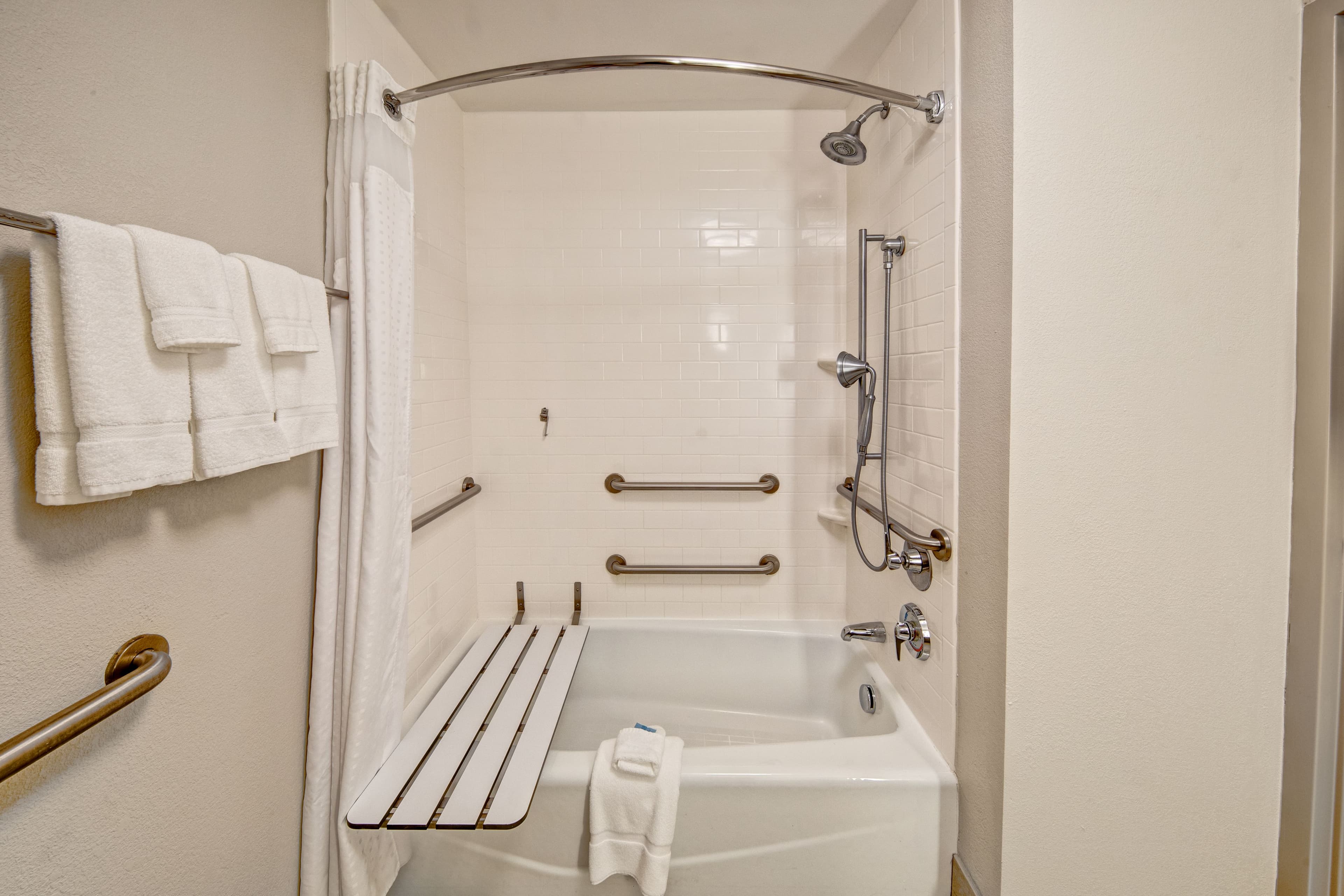 Holiday Inn Express & Suites Jackson Northeast — 14