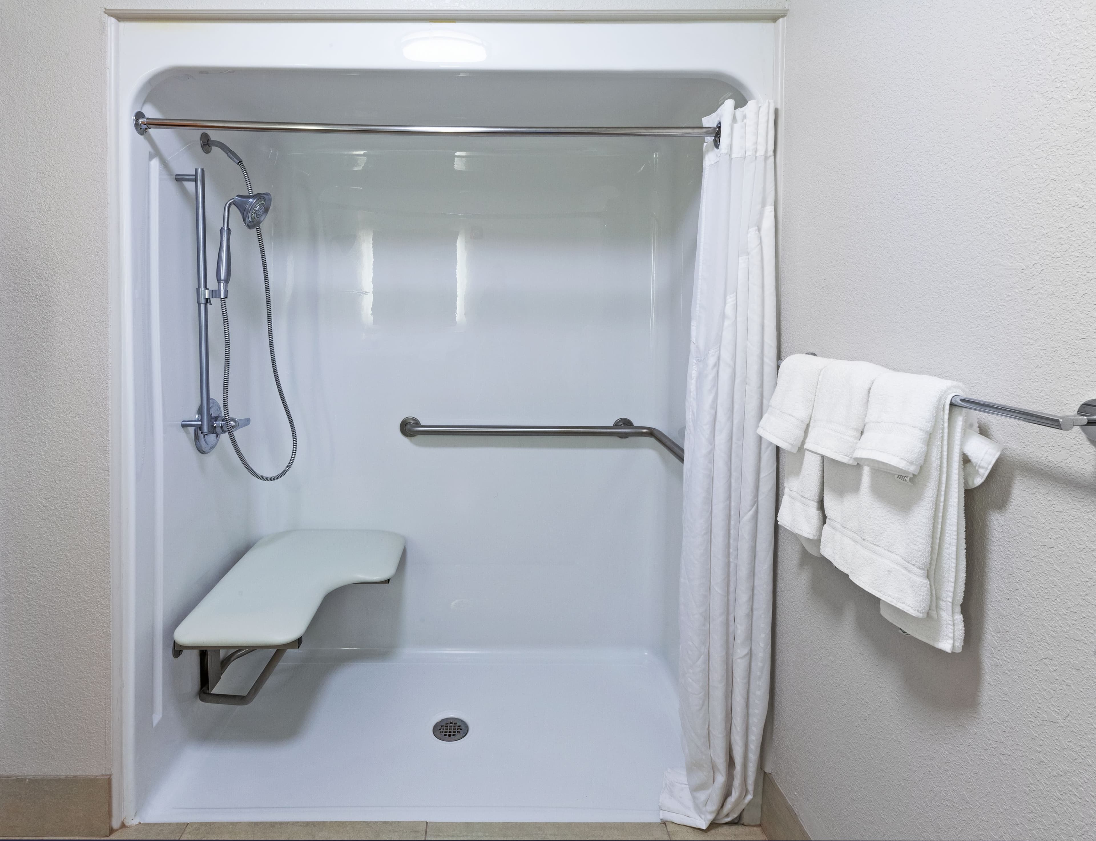 Holiday Inn Express & Suites Jenks — 8