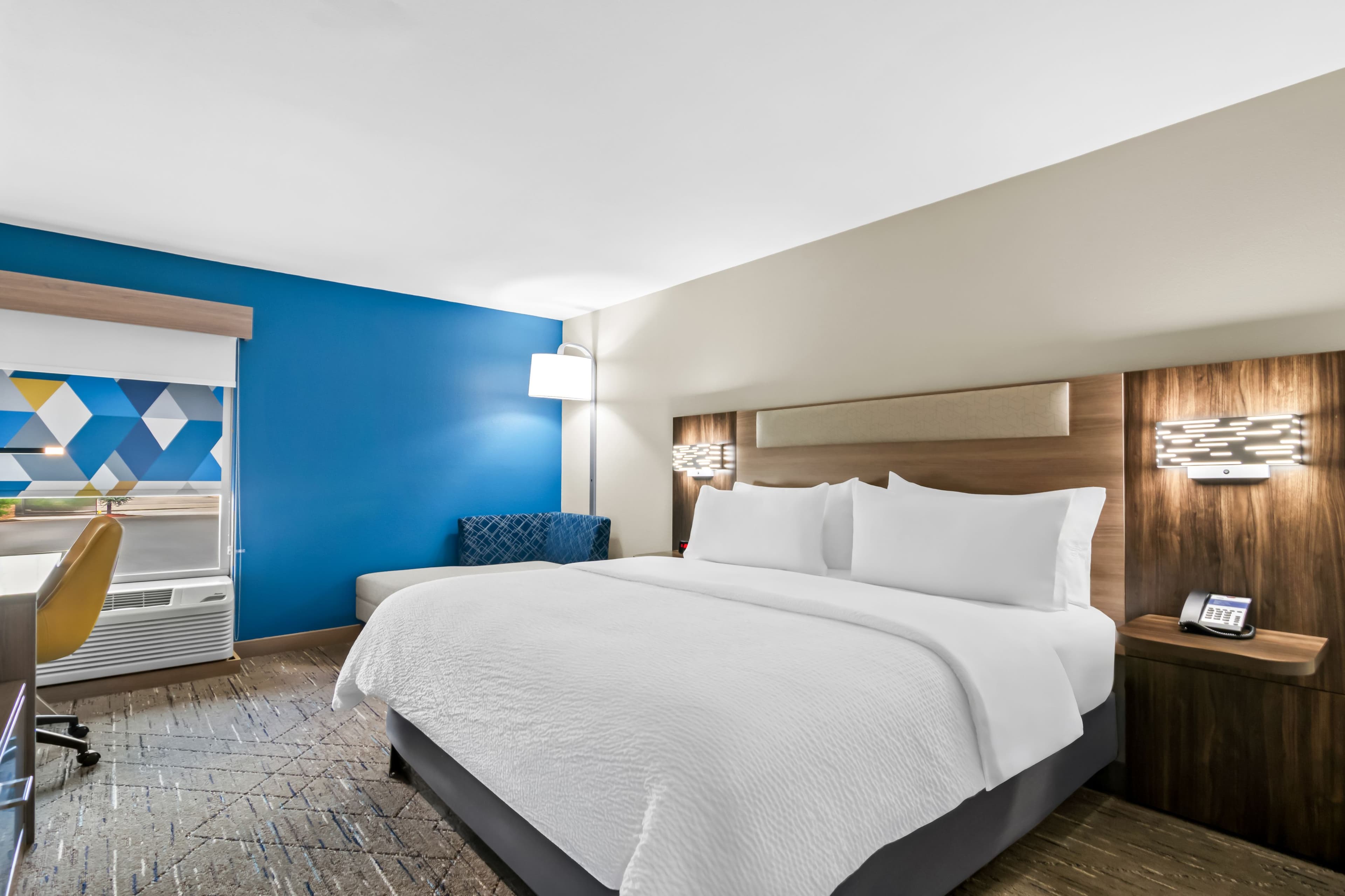 Holiday Inn Express & Suites Joplin Southeast — 8
