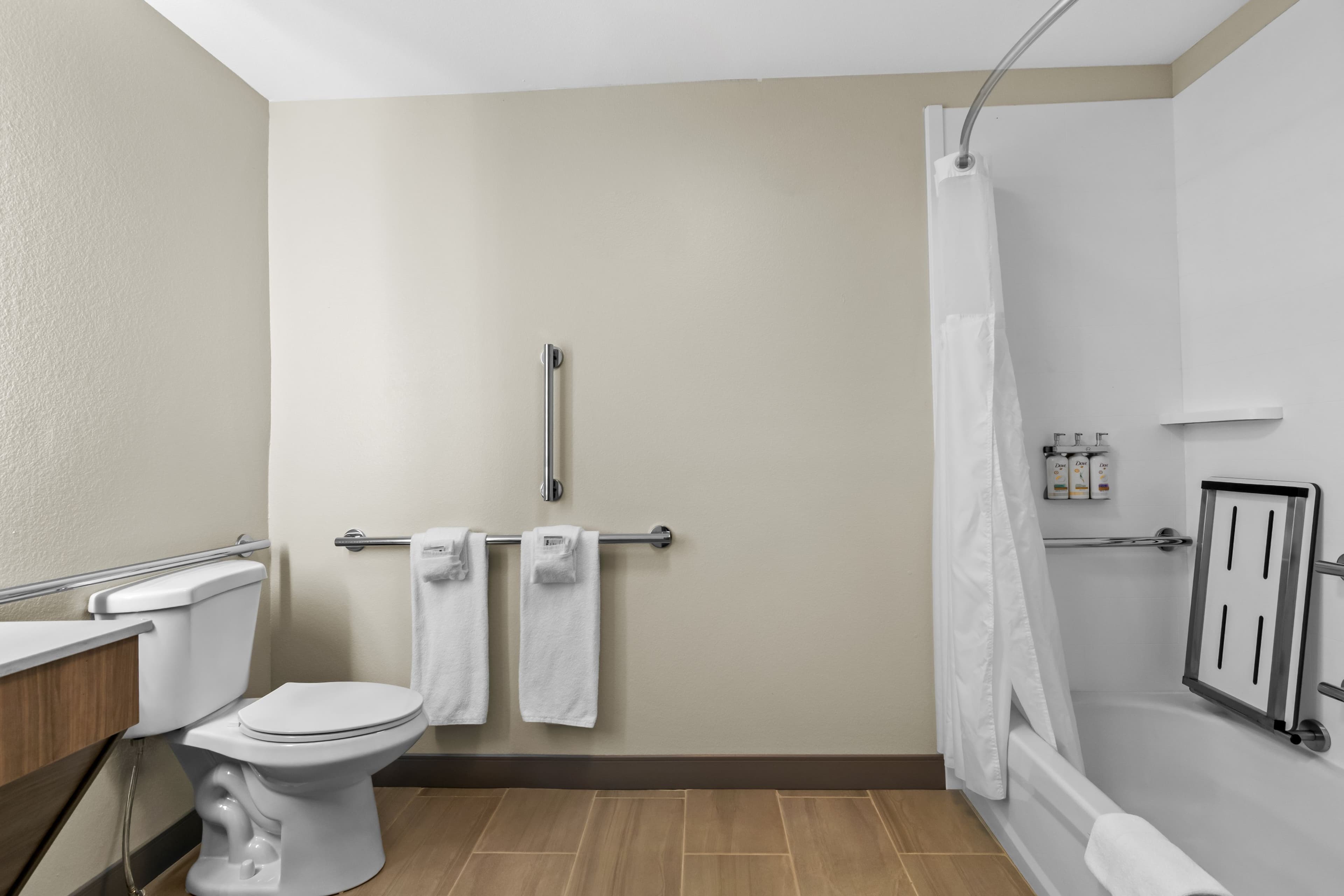 Holiday Inn Express & Suites Joplin Southeast — 16