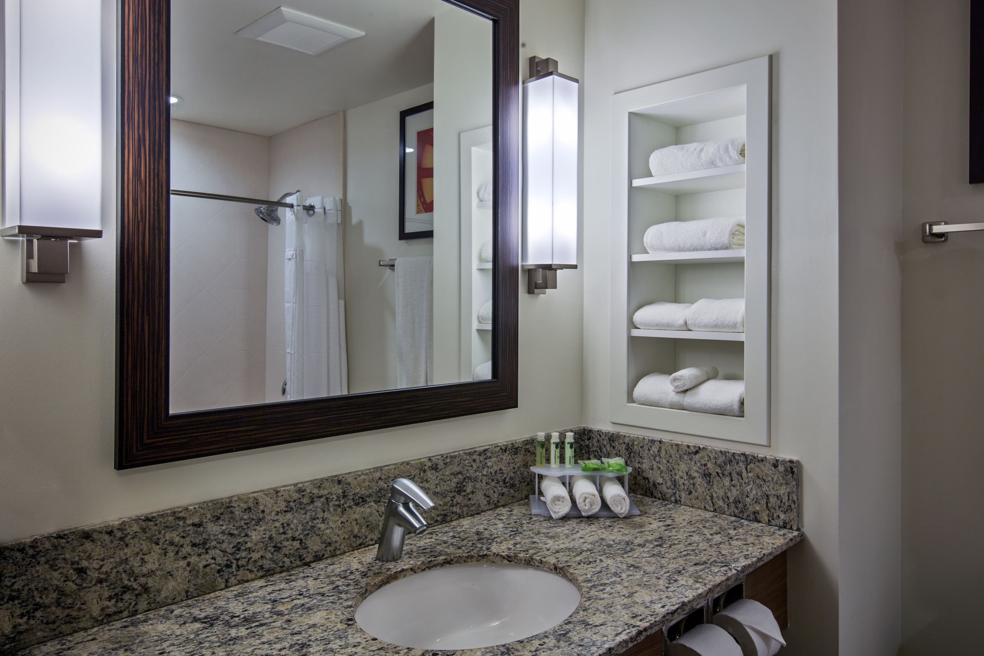 Holiday Inn Express & Suites Kailua-Kona — 4