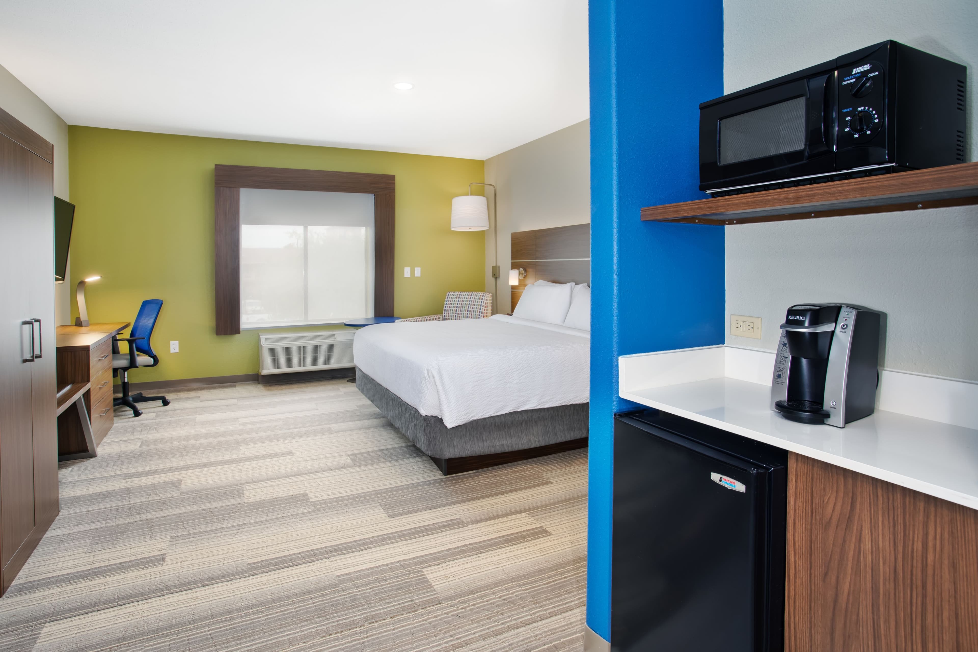 Holiday Inn Express & Suites Houston West - Katy — 6
