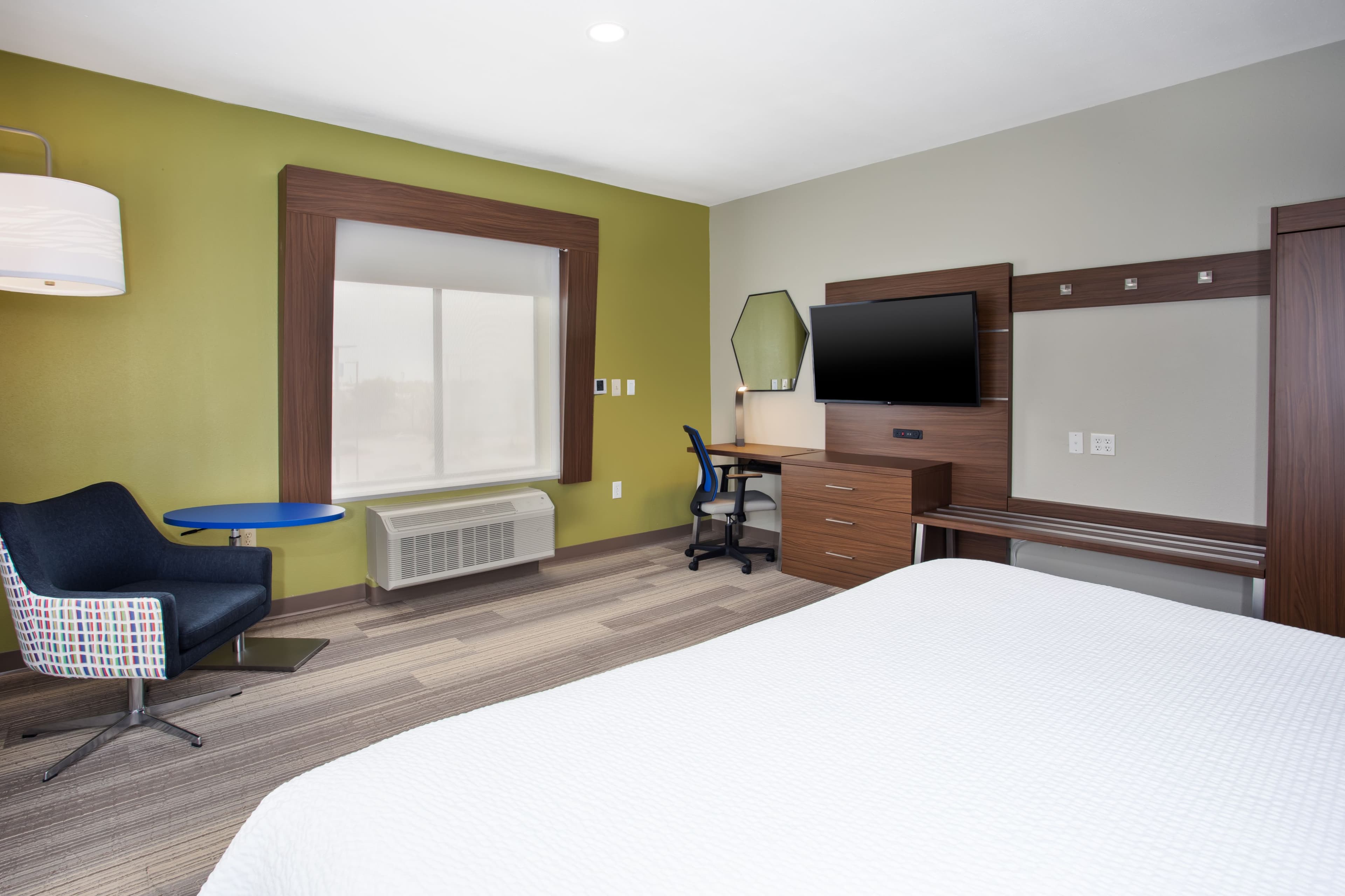Holiday Inn Express & Suites Houston West - Katy — 12