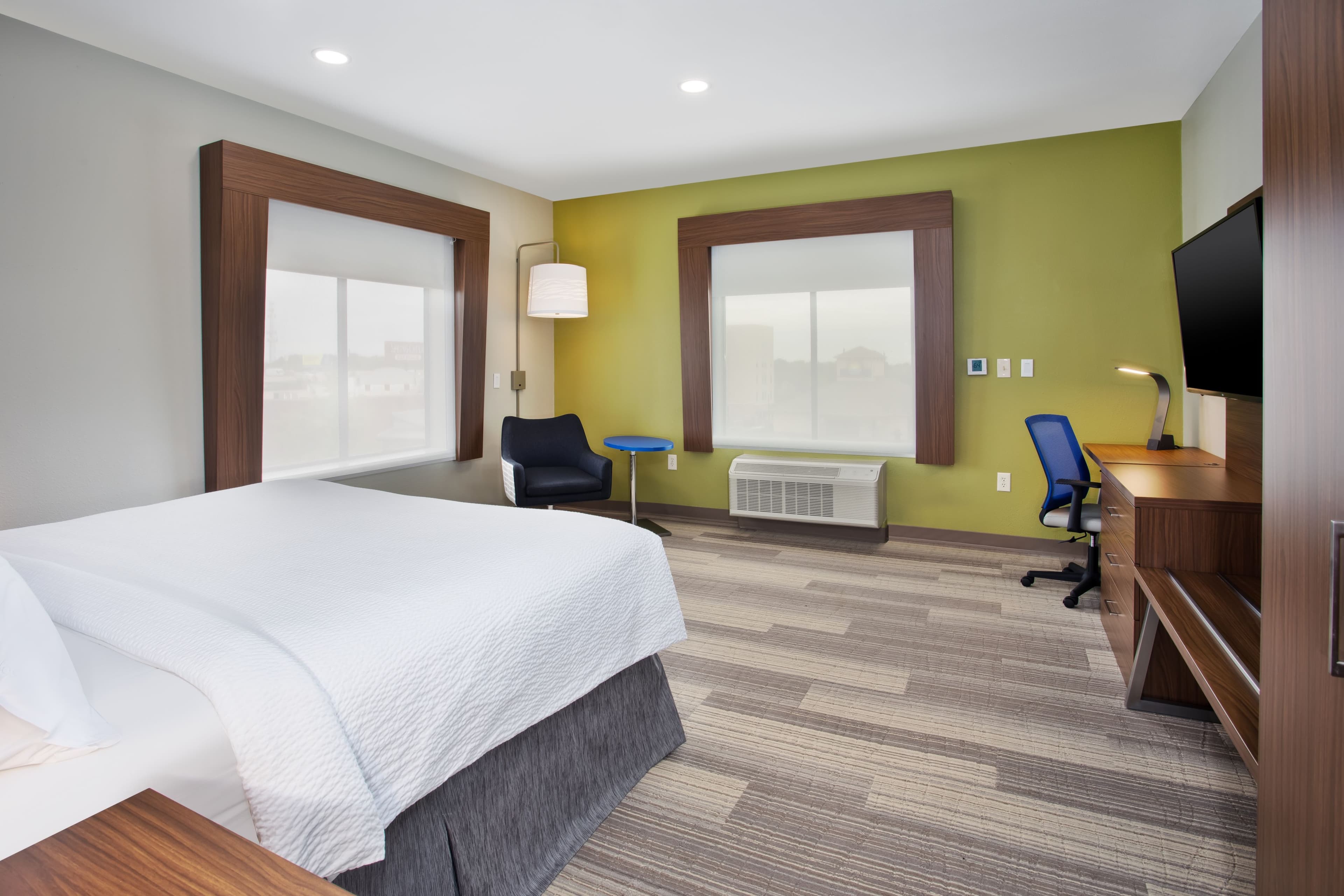Holiday Inn Express & Suites Houston West - Katy — 11