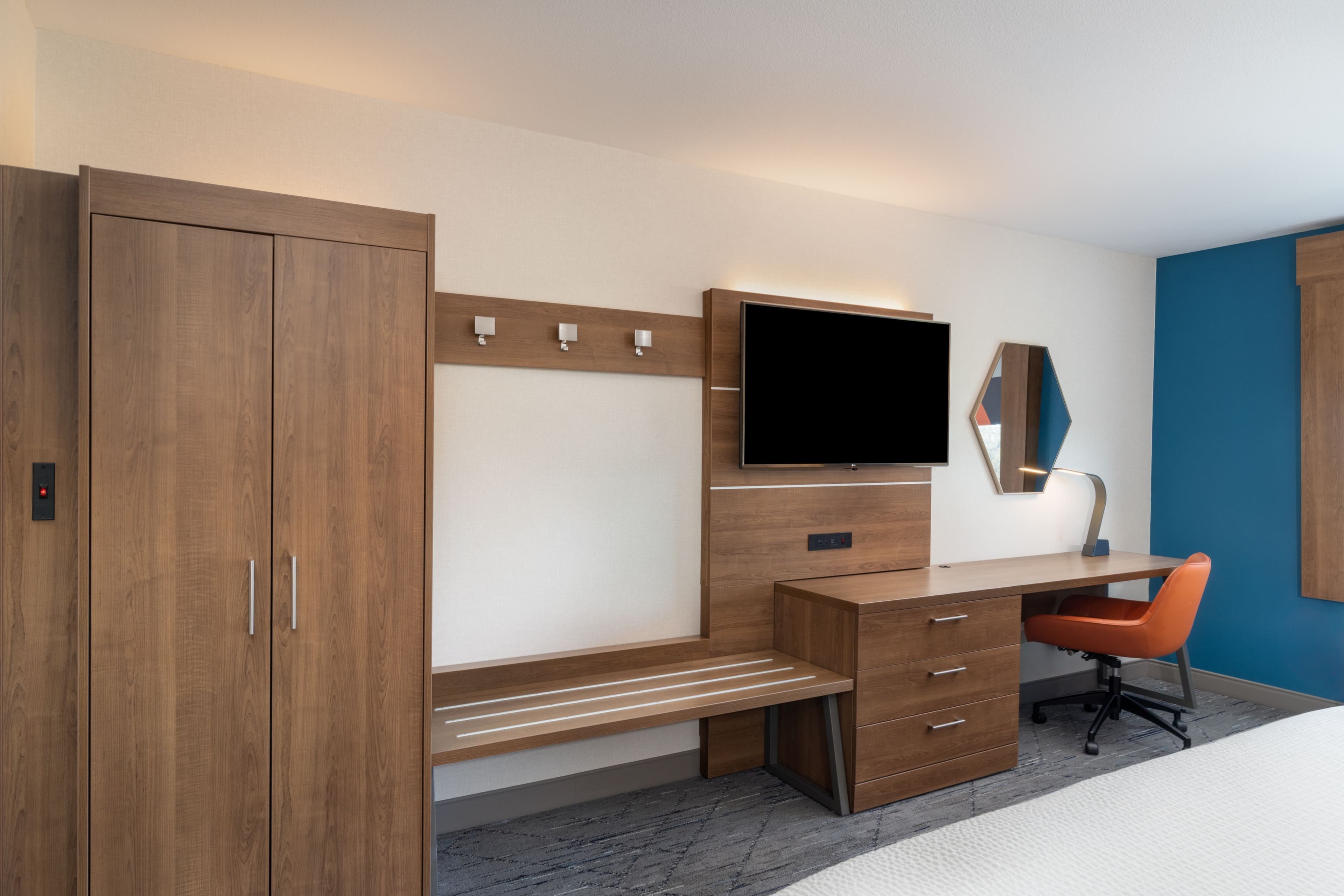 Holiday Inn Express & Suites Salem North - Keizer — 3
