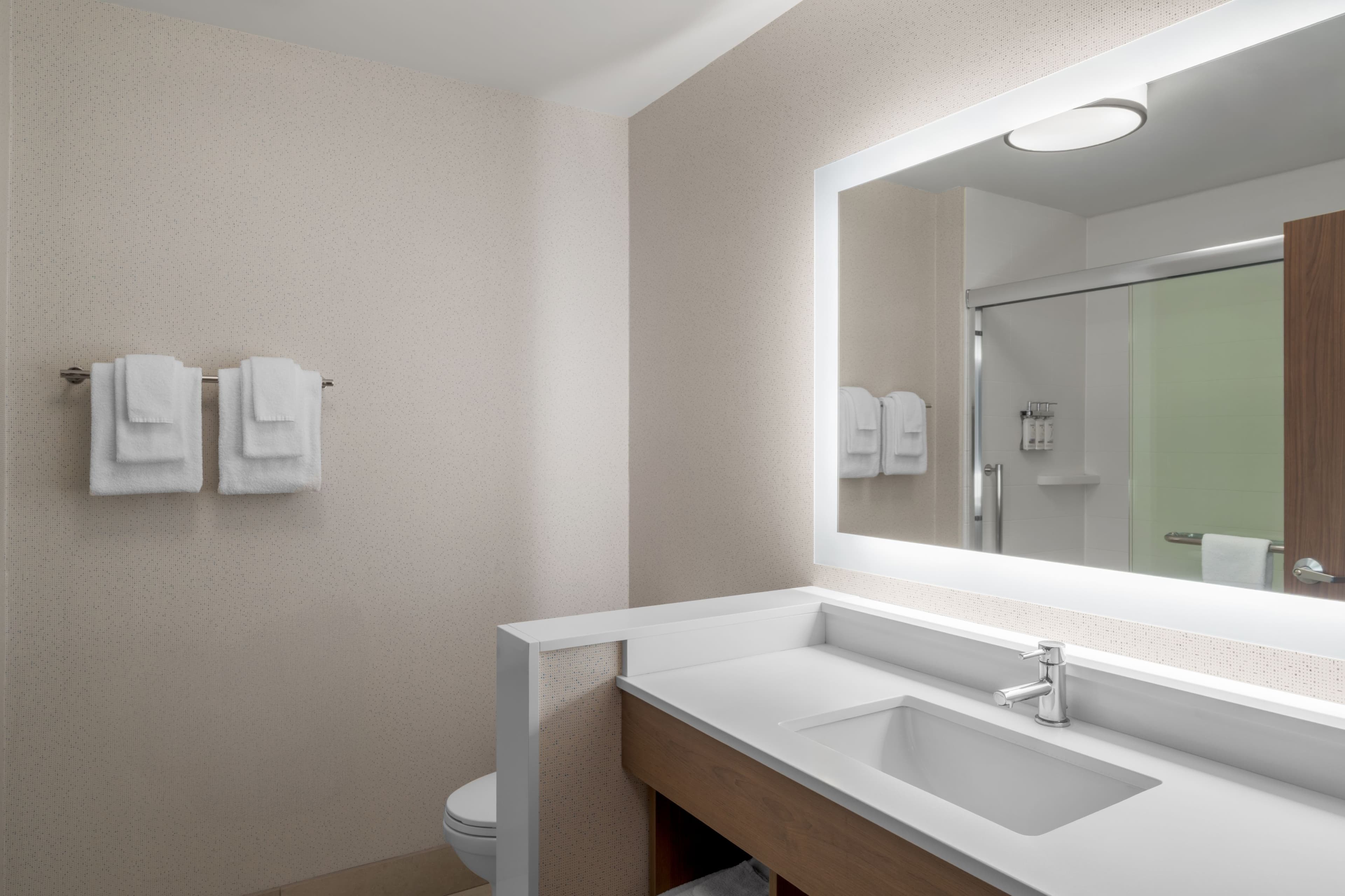 Holiday Inn Express & Suites Salem North - Keizer — 8