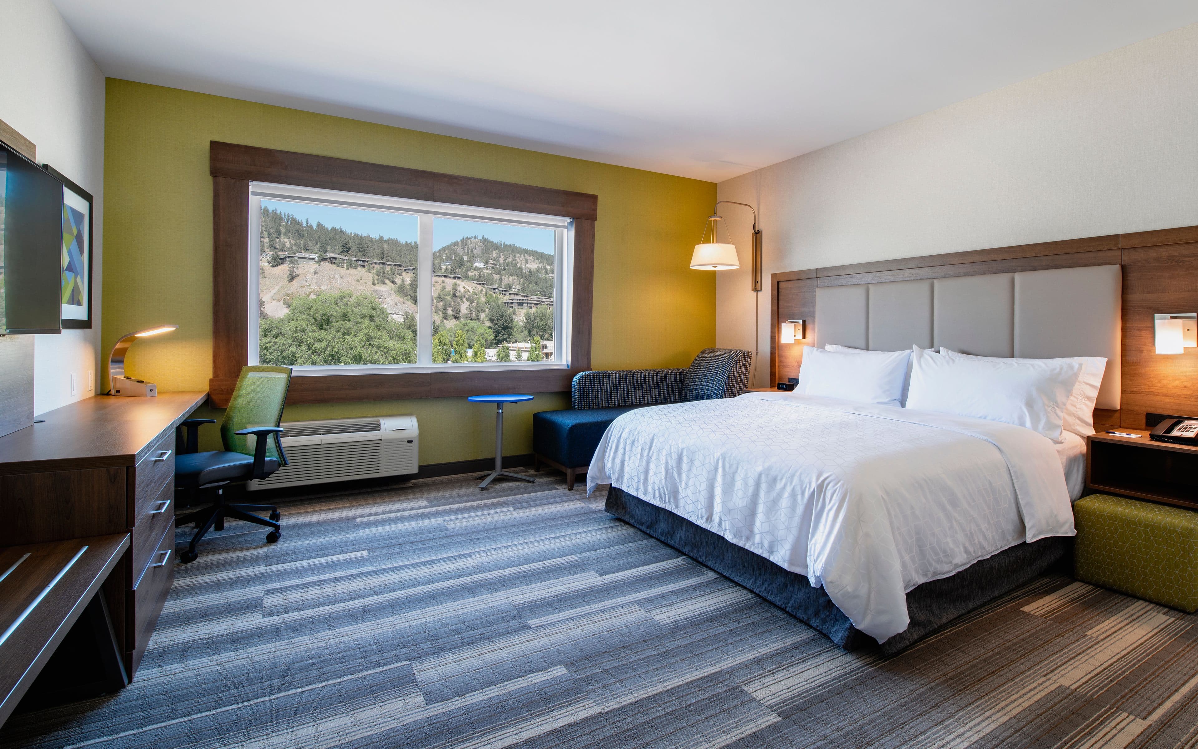 Holiday Inn Express & Suites Kelowna - East — 2