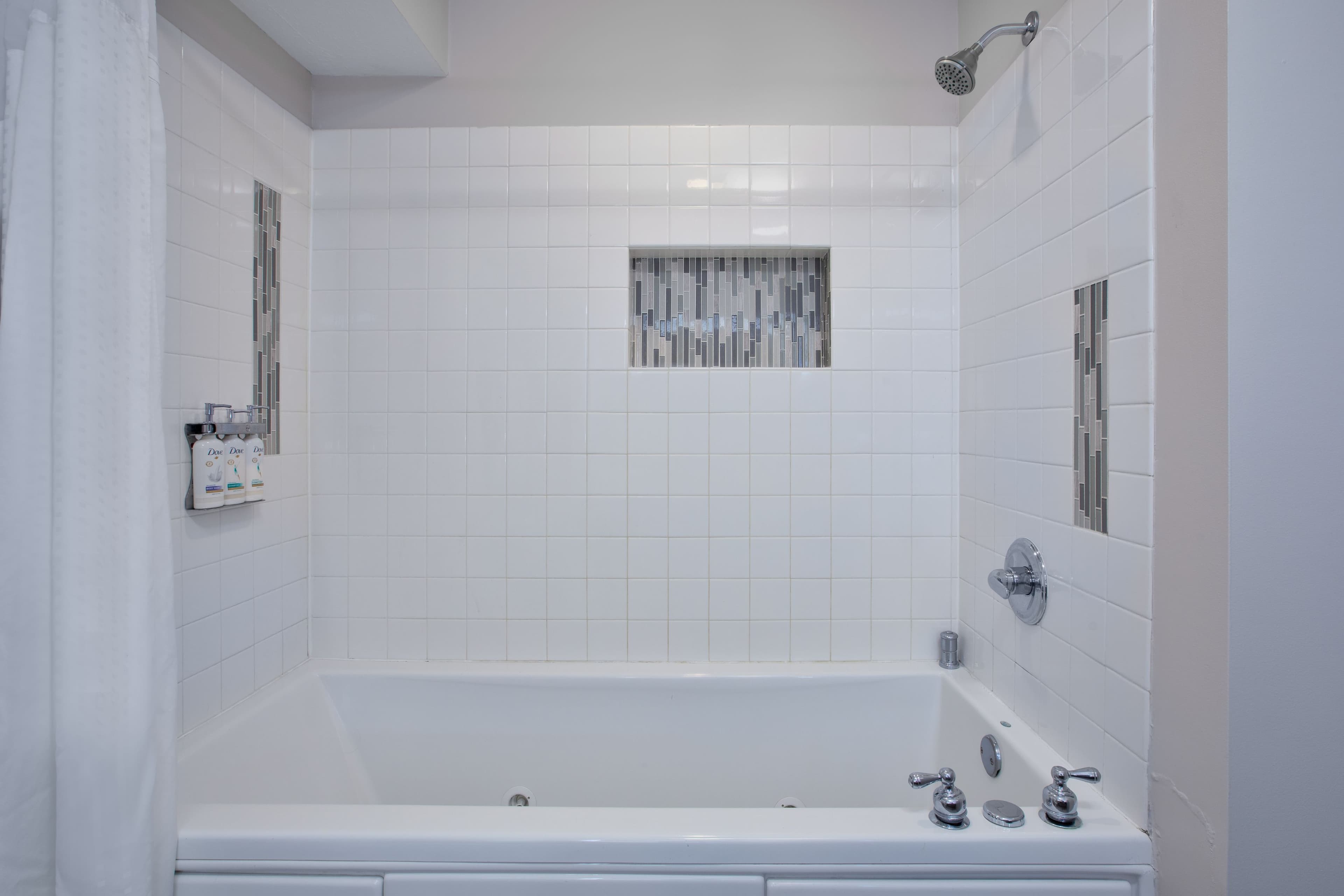 Holiday Inn Express & Suites Kent - University Area - Image 3