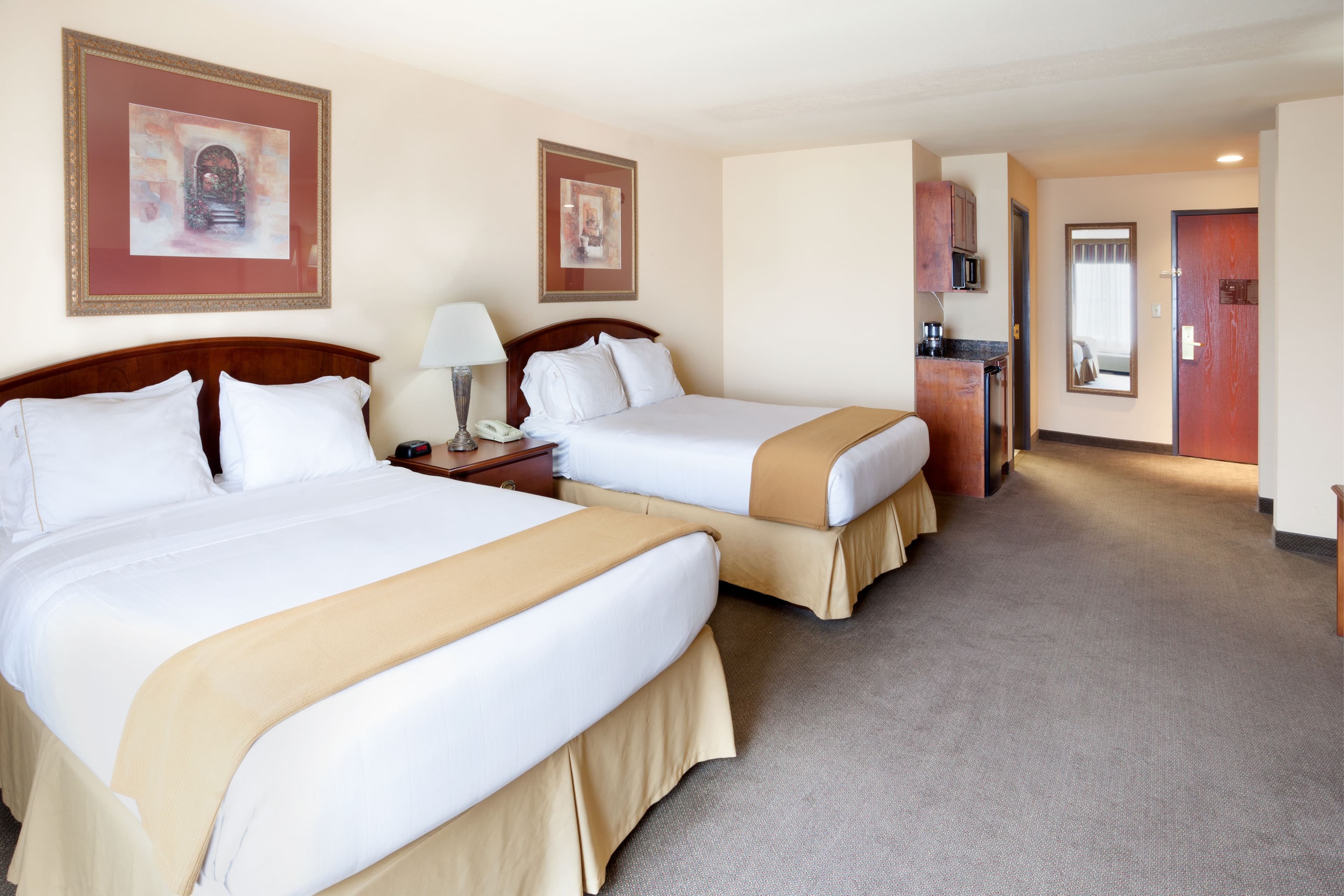 Holiday Inn Express & Suites Kerrville — 6