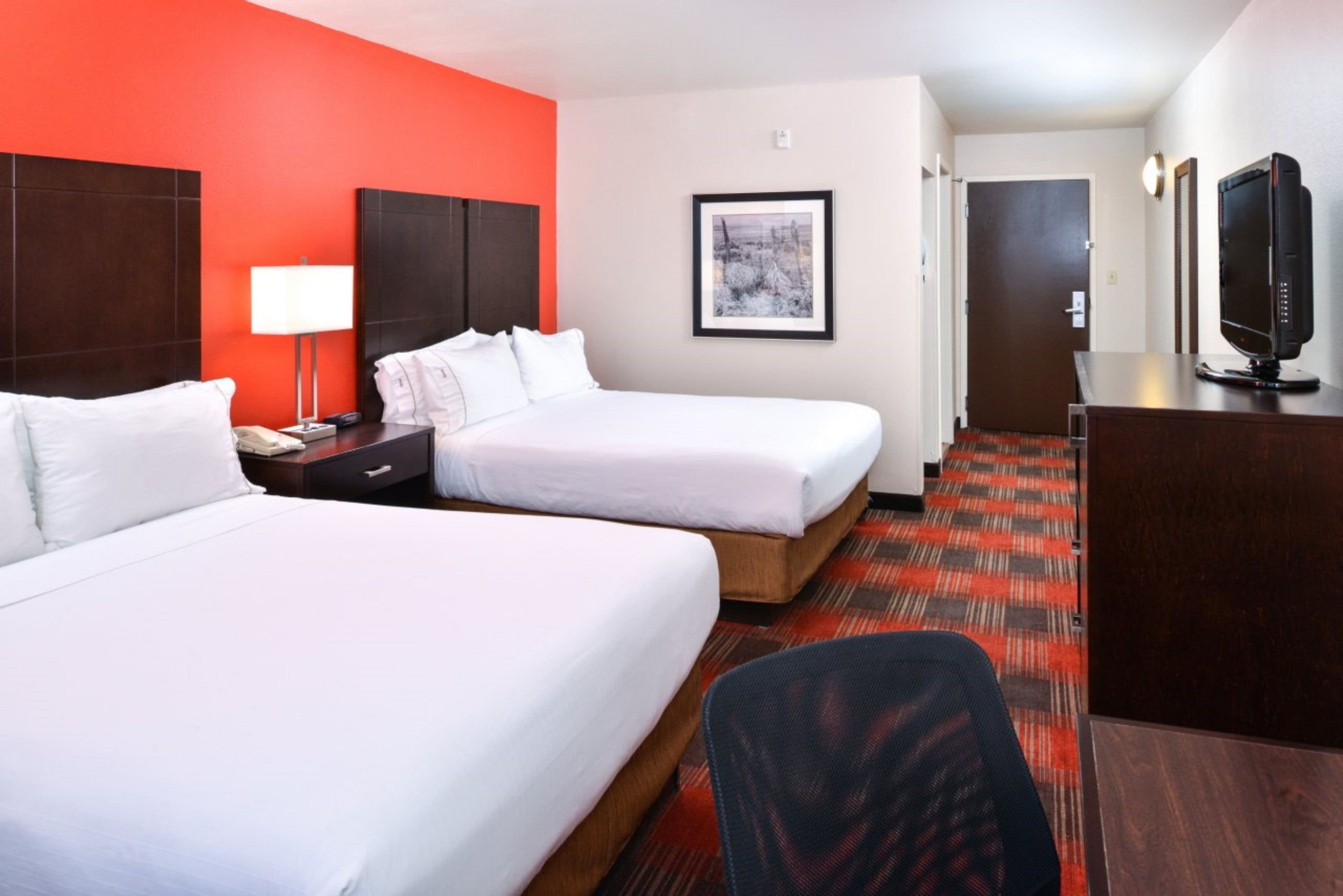 Holiday Inn Express & Suites Kingman — 8