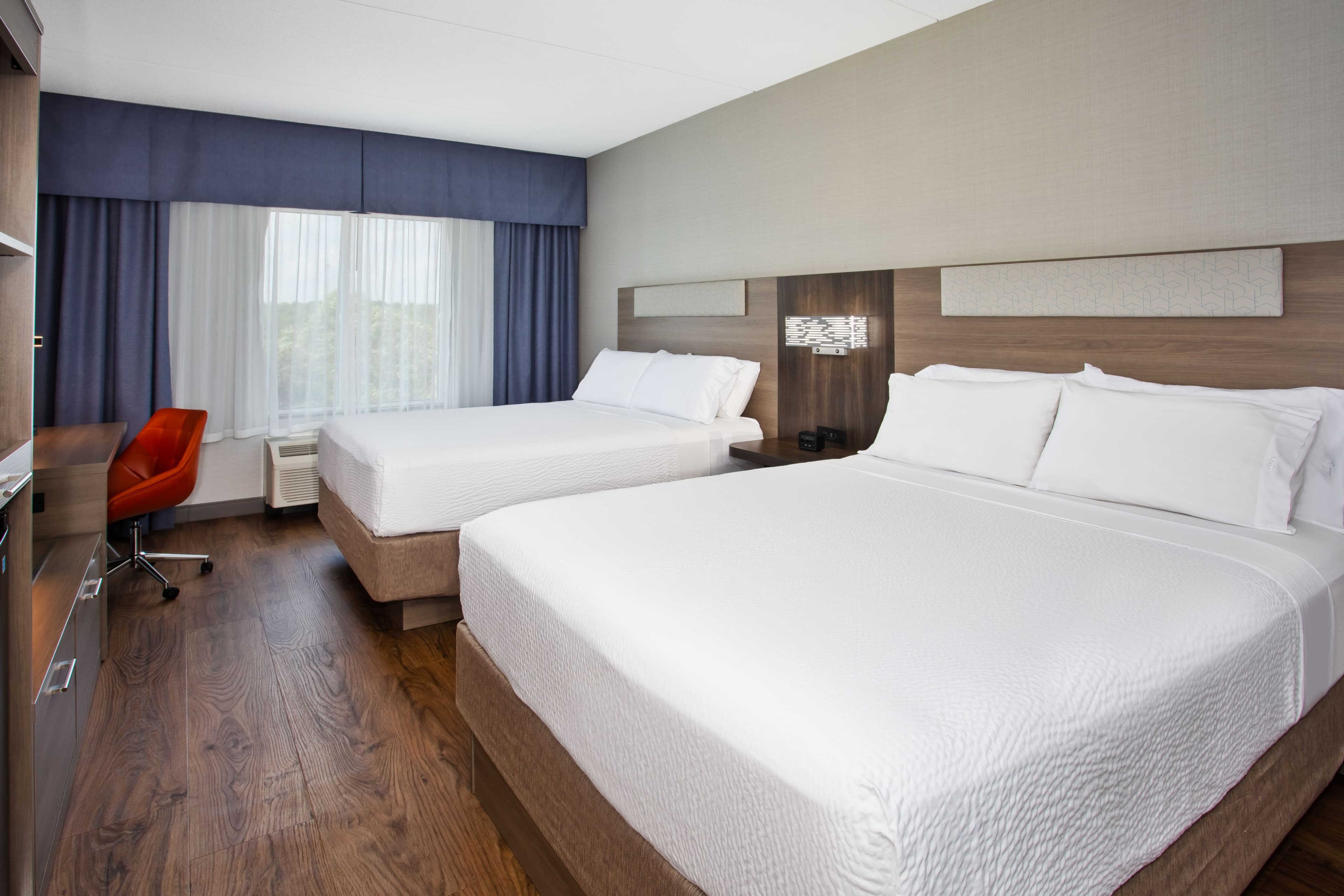 Holiday Inn Express & Suites Kingston Central — 5