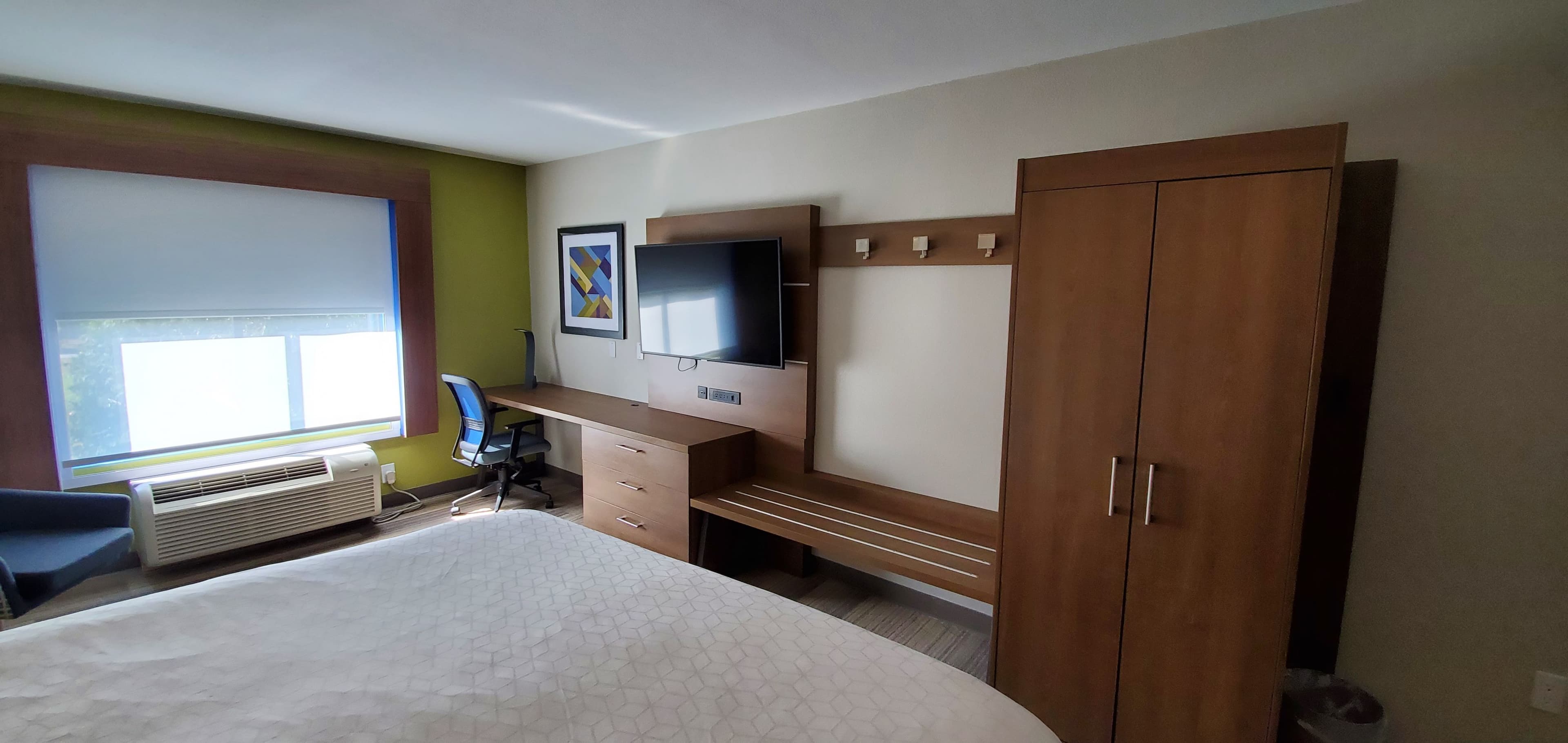 Holiday Inn Express & Suites Kinston — 10