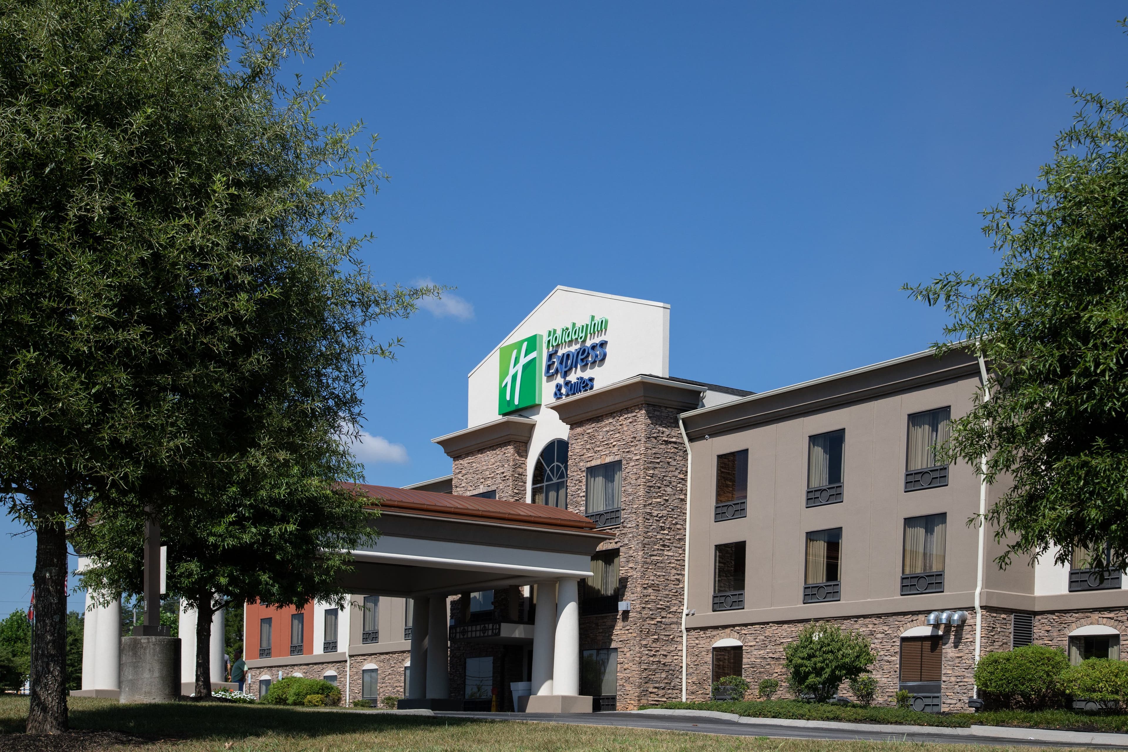 Holiday Inn Express & Suites Knoxville-Farragut - Image 1