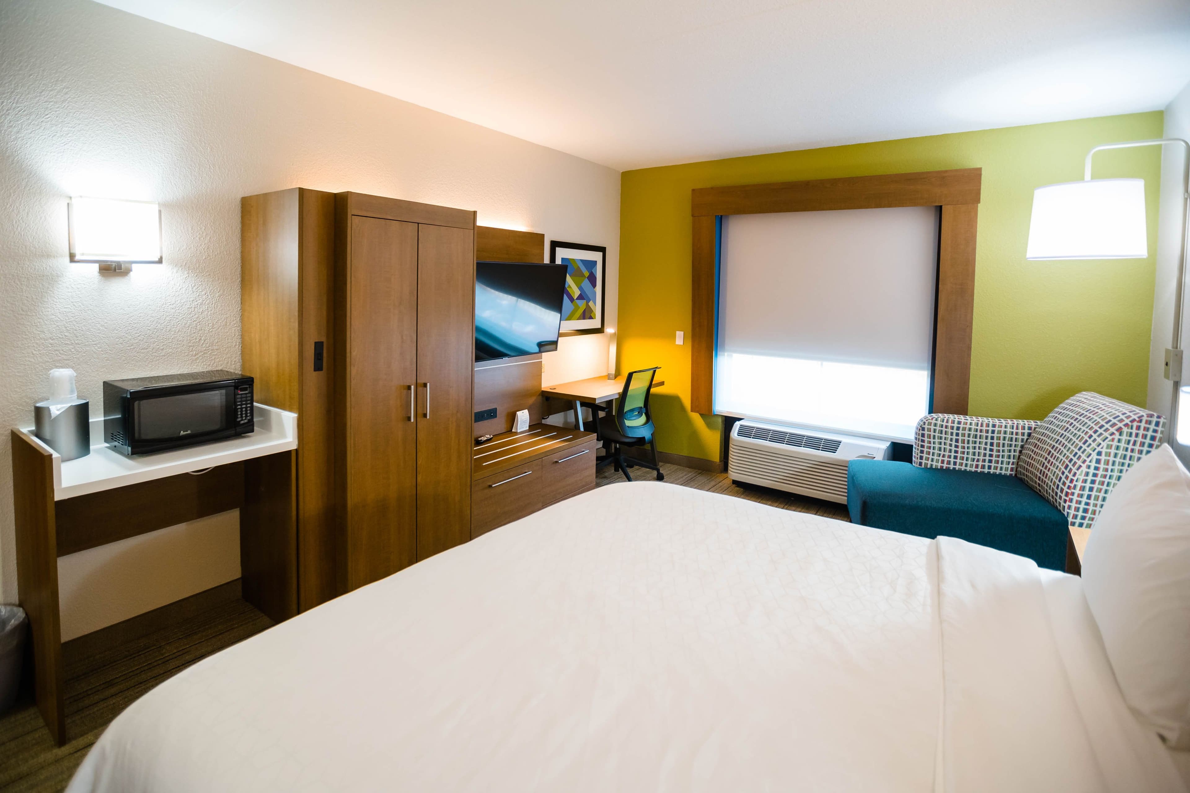 Holiday Inn Express & Suites Knoxville-Farragut — 8