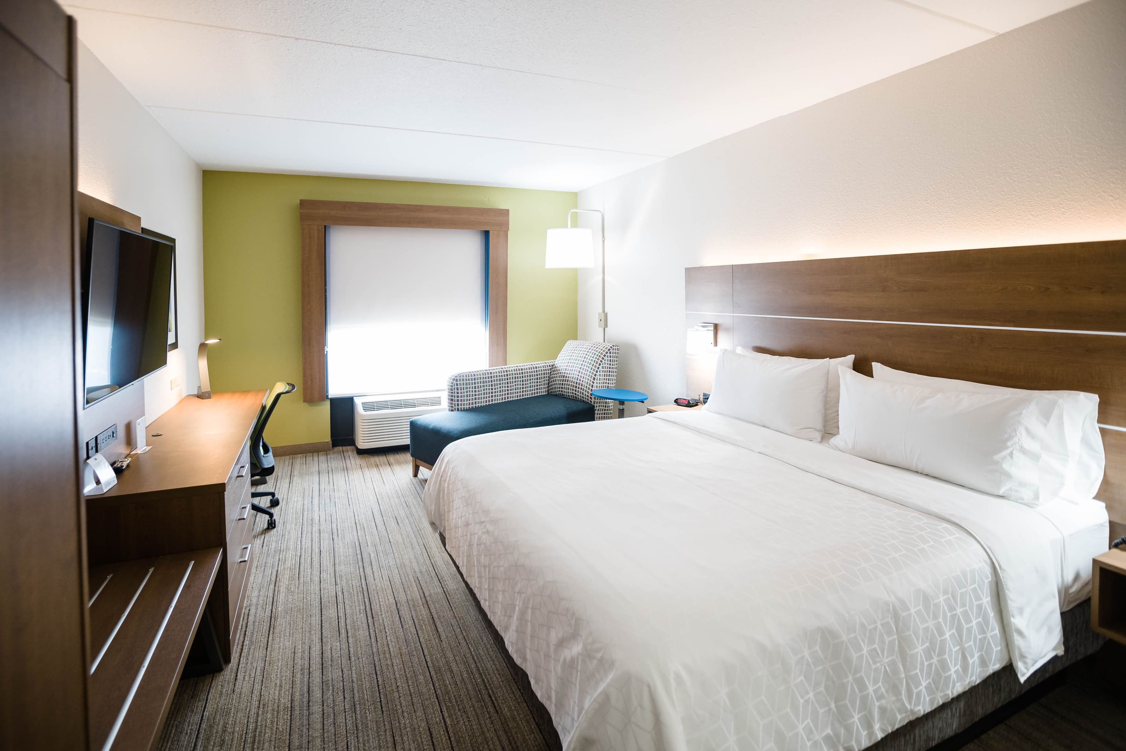 Holiday Inn Express & Suites Knoxville-Farragut - Image 3