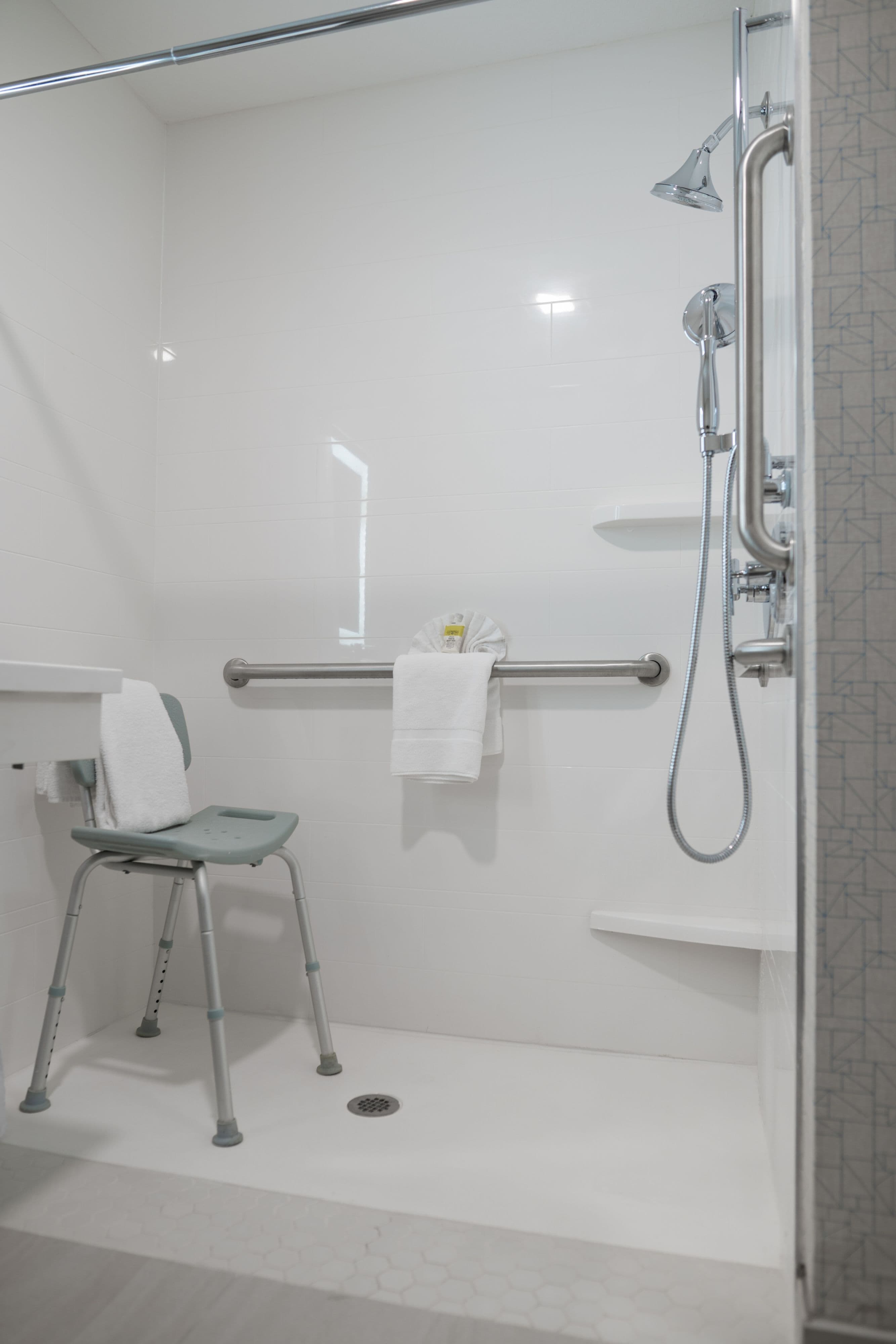 Holiday Inn Express & Suites Lake Forest - Irvine East — 7