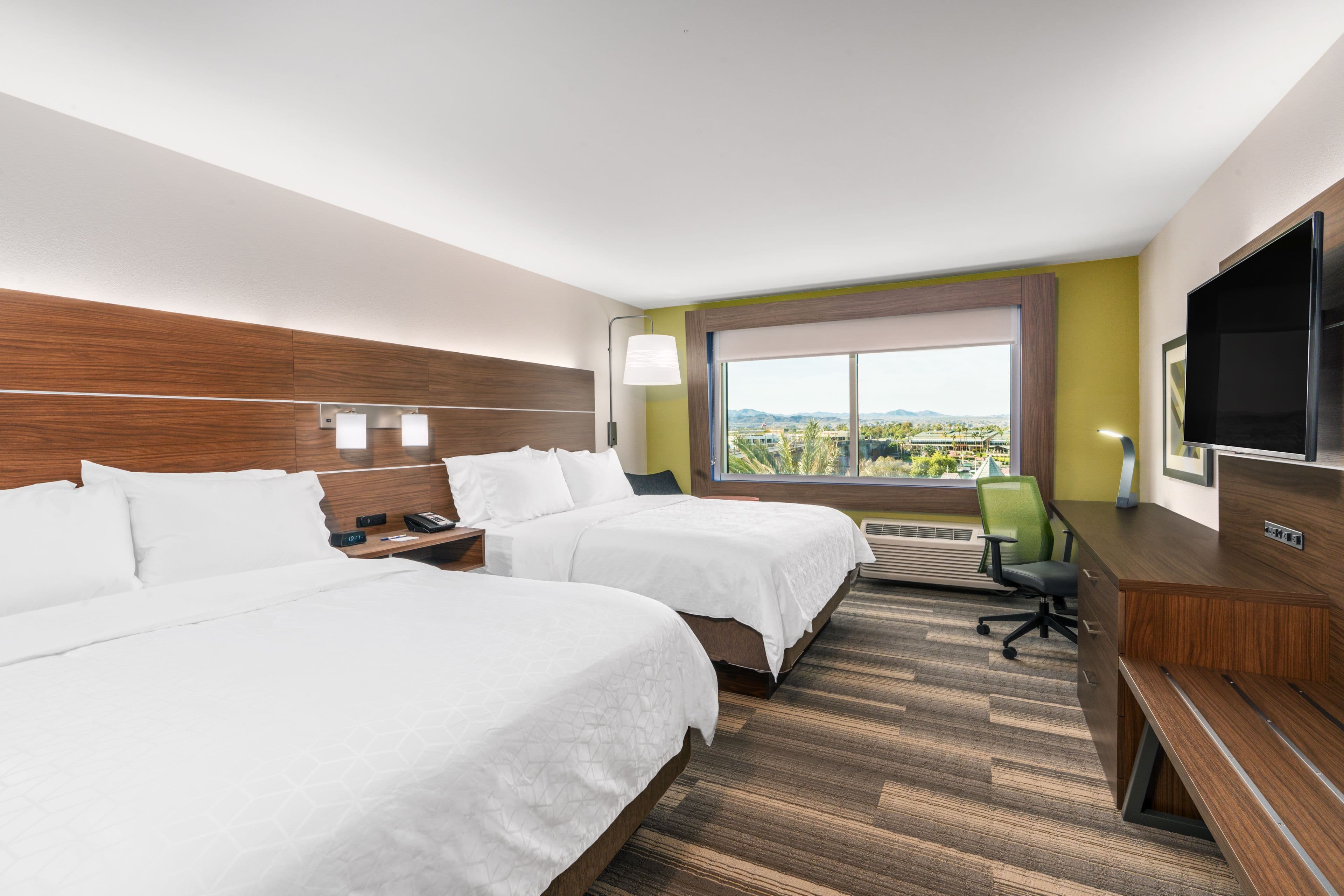 Holiday Inn Express & Suites Lake Havasu - London Bridge — 11