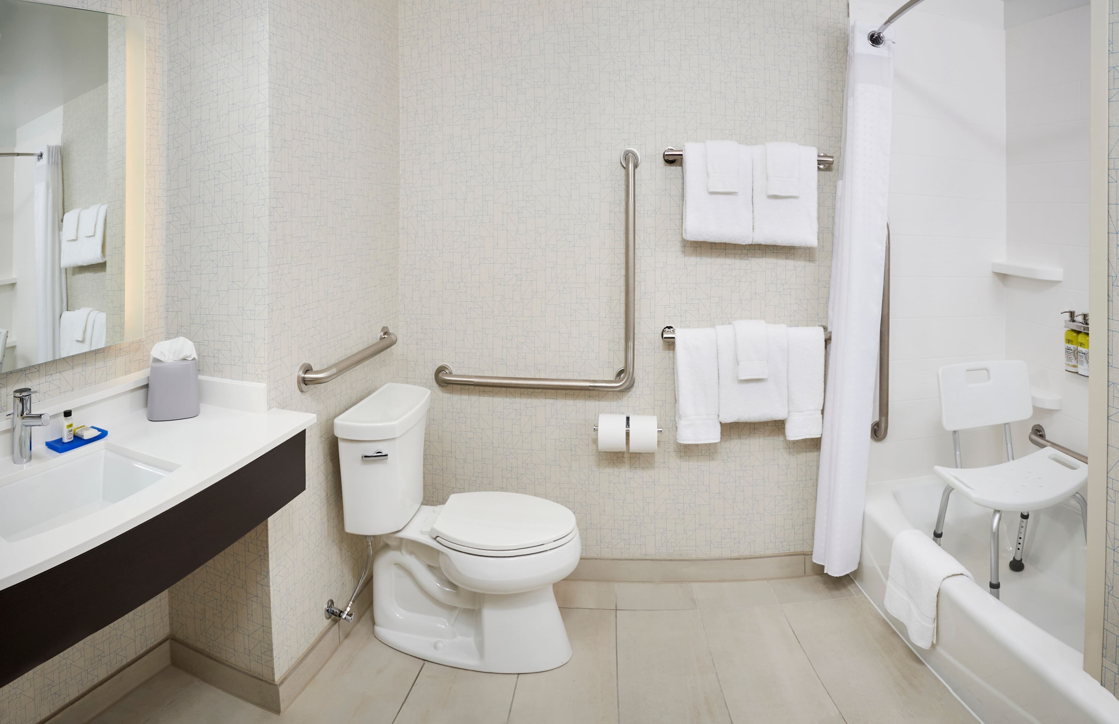 Holiday Inn Express & Suites Windsor East – Lakeshore — 13