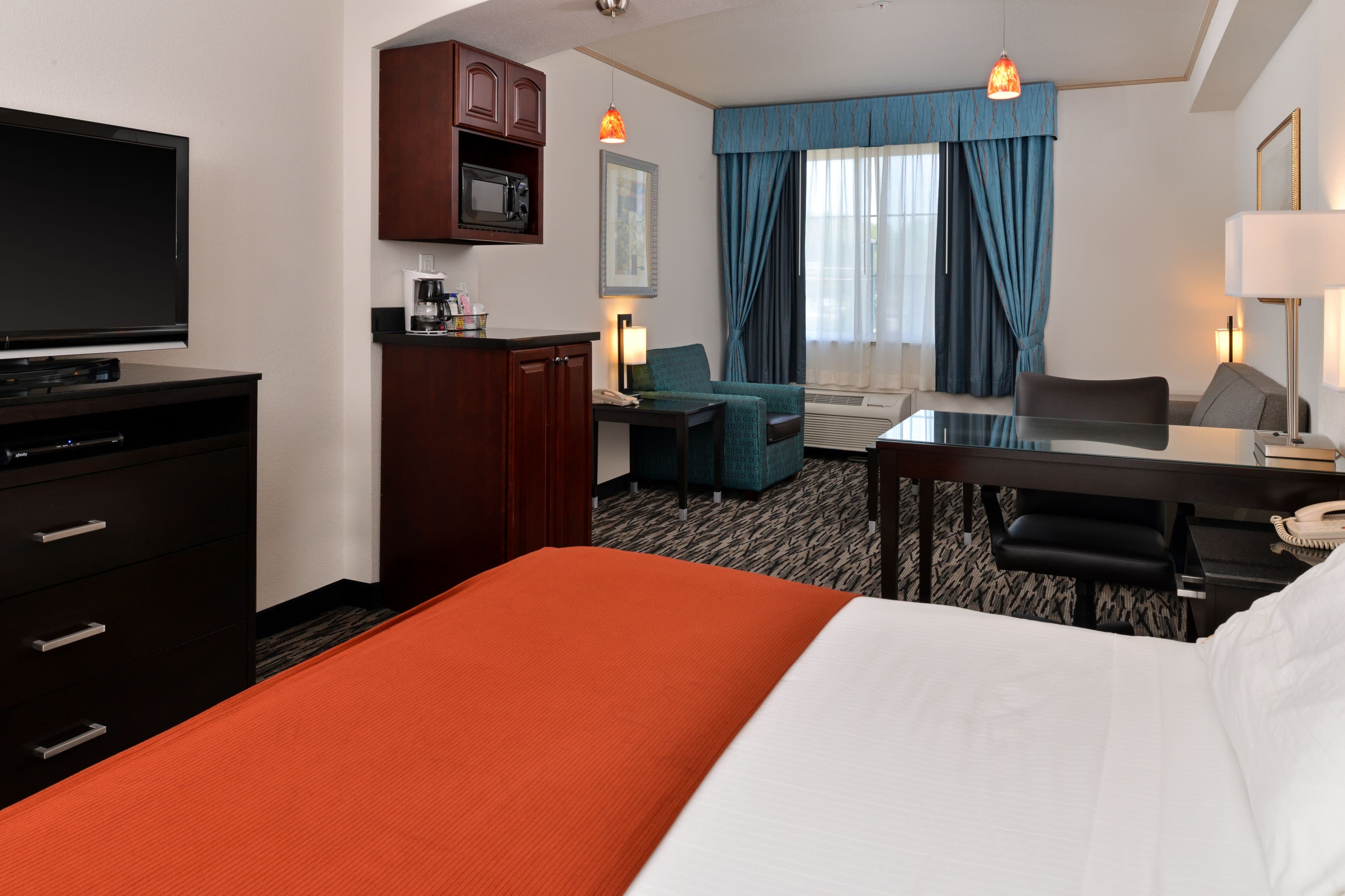 Holiday Inn Express & Suites Tacoma South - Lakewood — 14