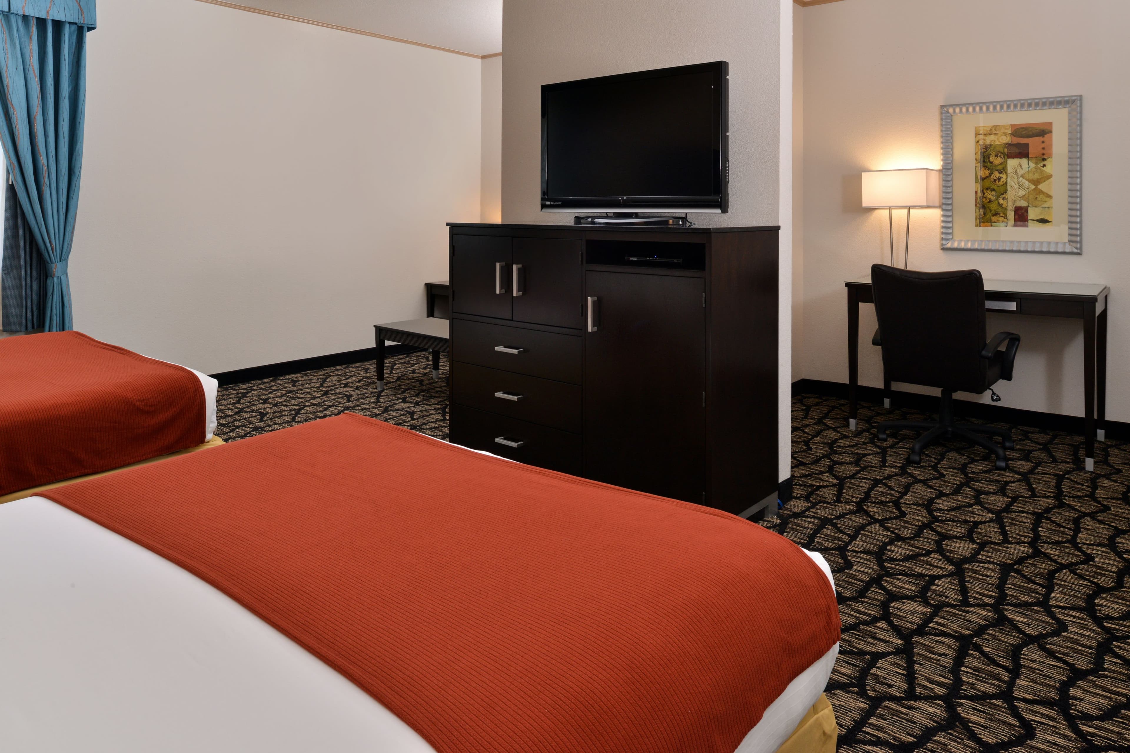 Holiday Inn Express & Suites Tacoma South - Lakewood — 4