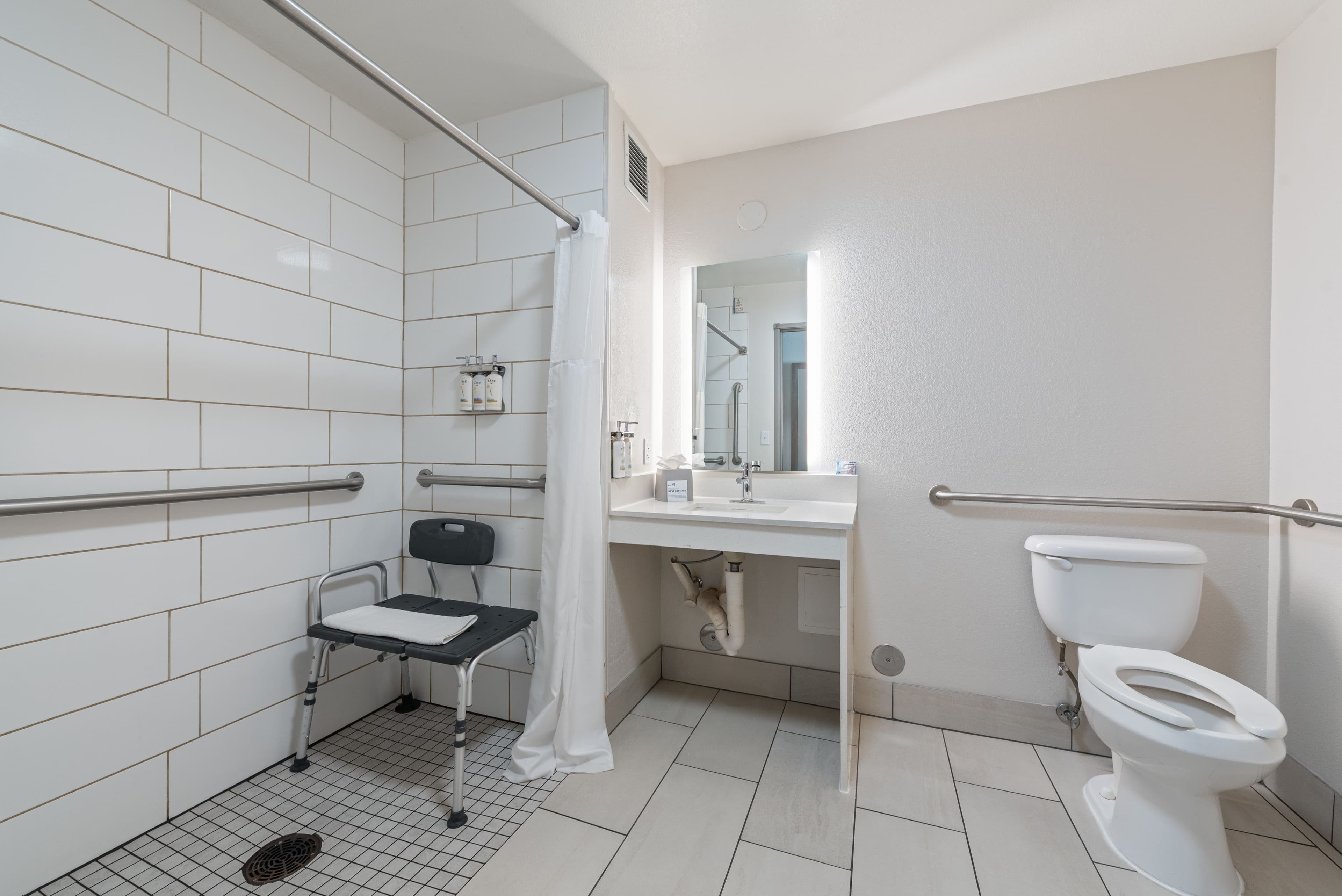 Holiday Inn Express & Suites Lamar — 22