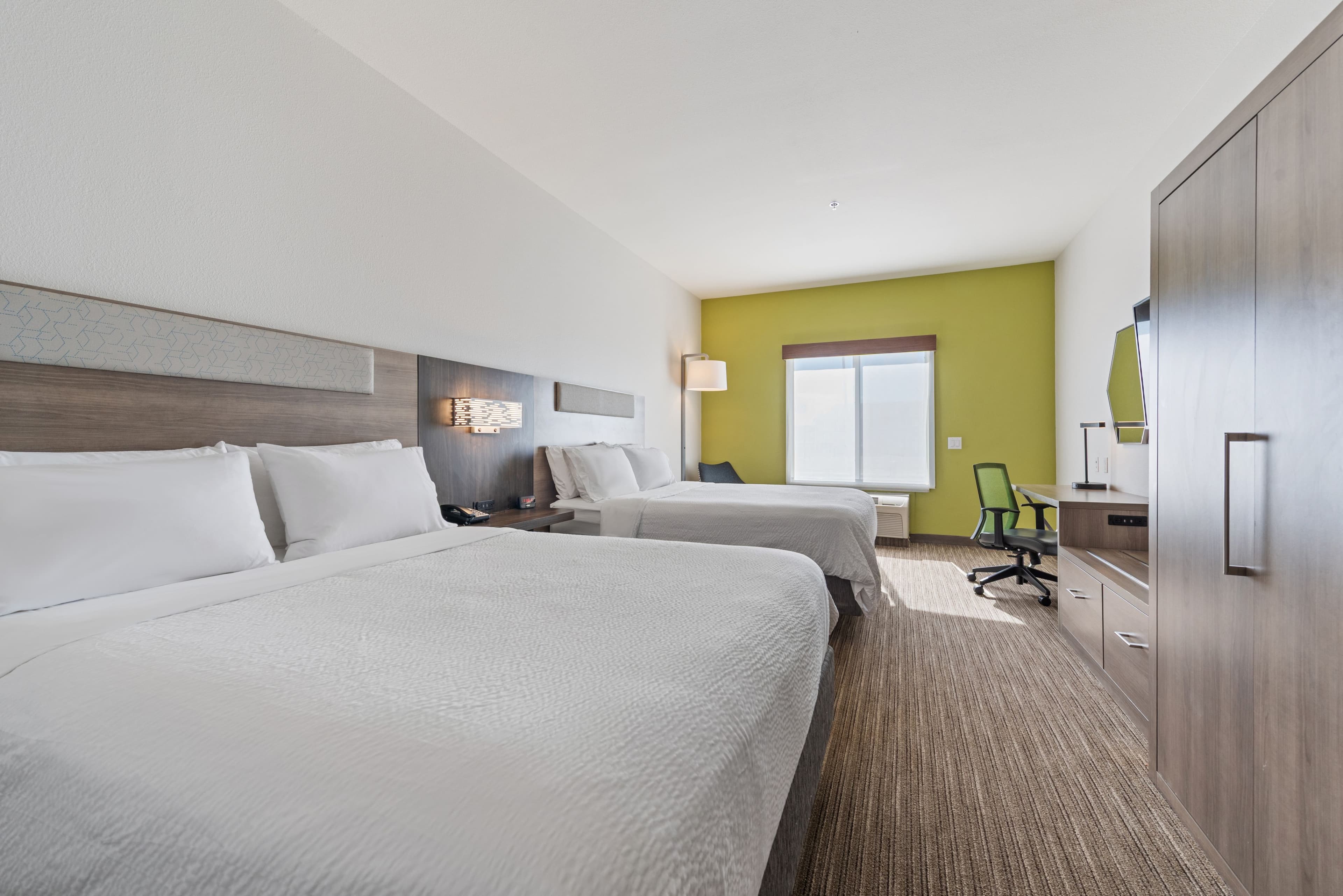 Holiday Inn Express & Suites Lamar — 16