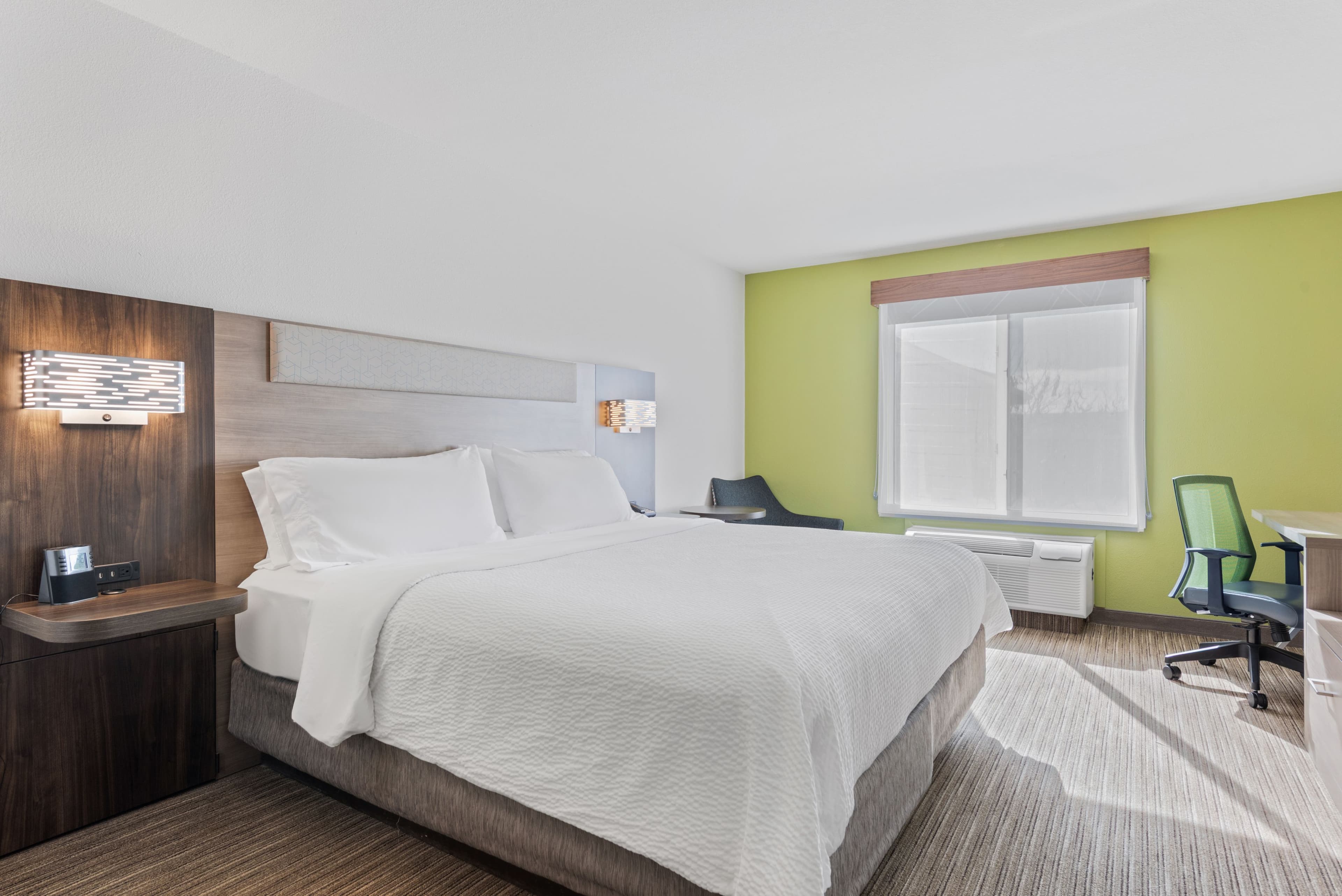 Holiday Inn Express & Suites Lamar — 11