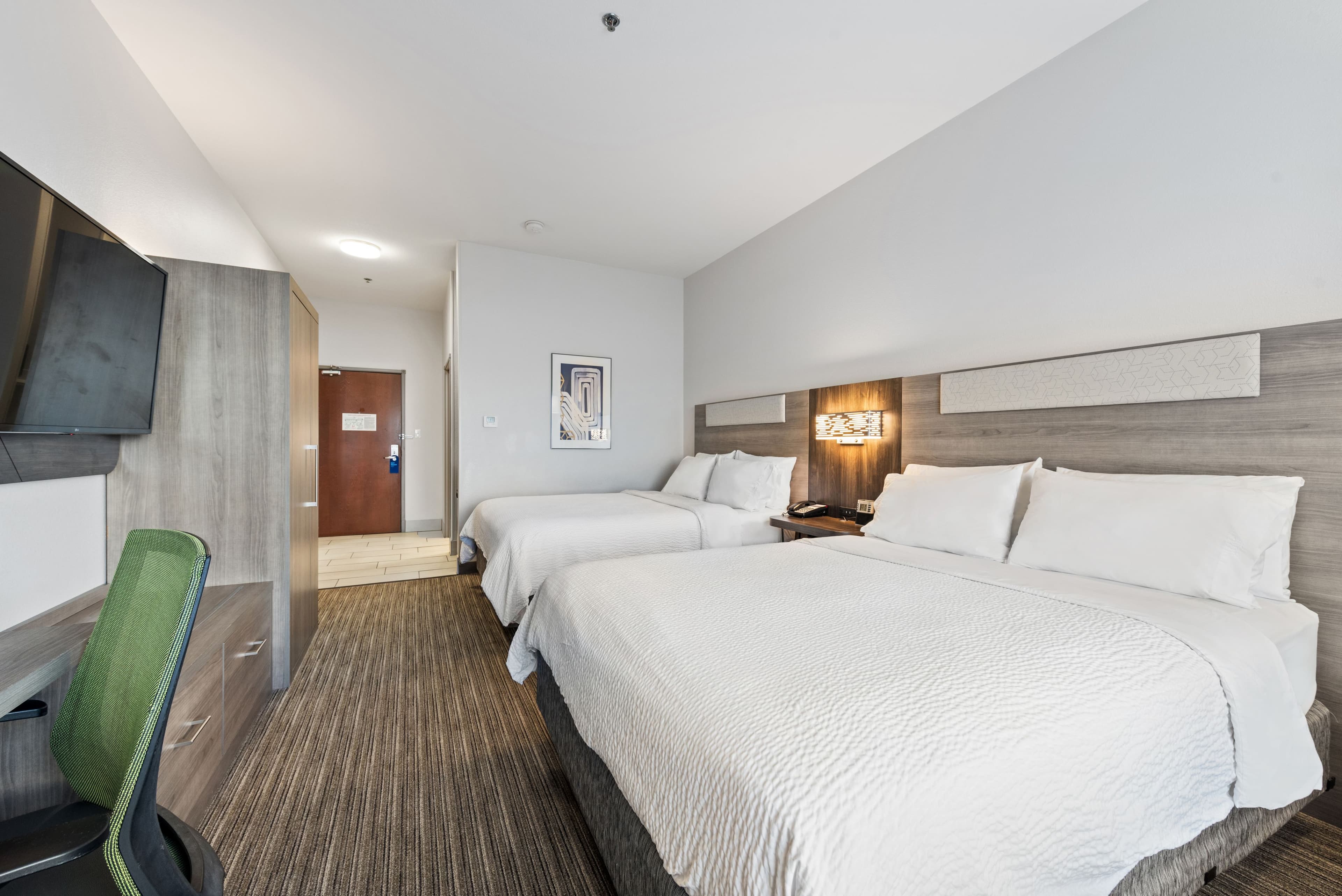 Holiday Inn Express & Suites Lamar — 19