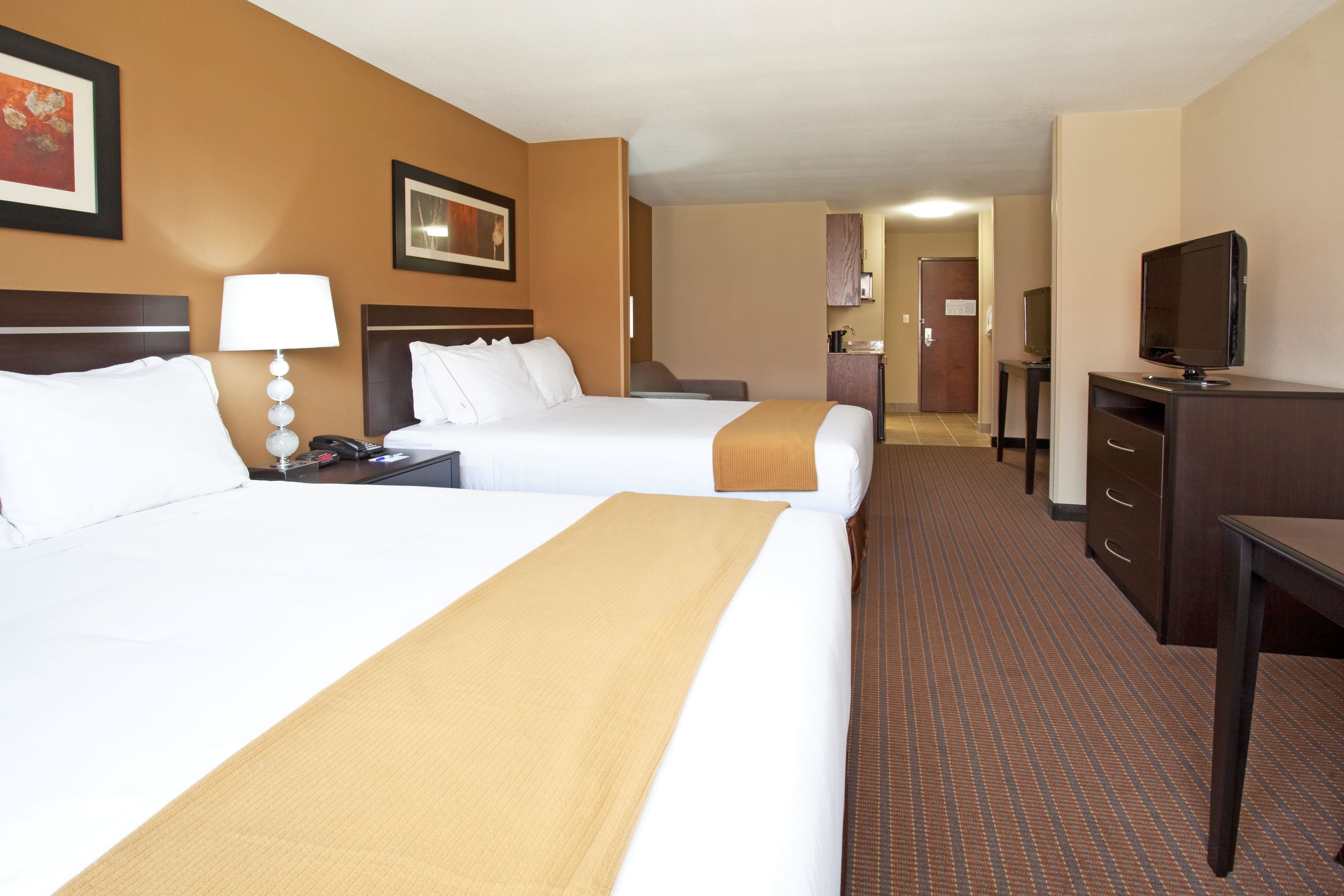 Holiday Inn Express & Suites Lamar — 14