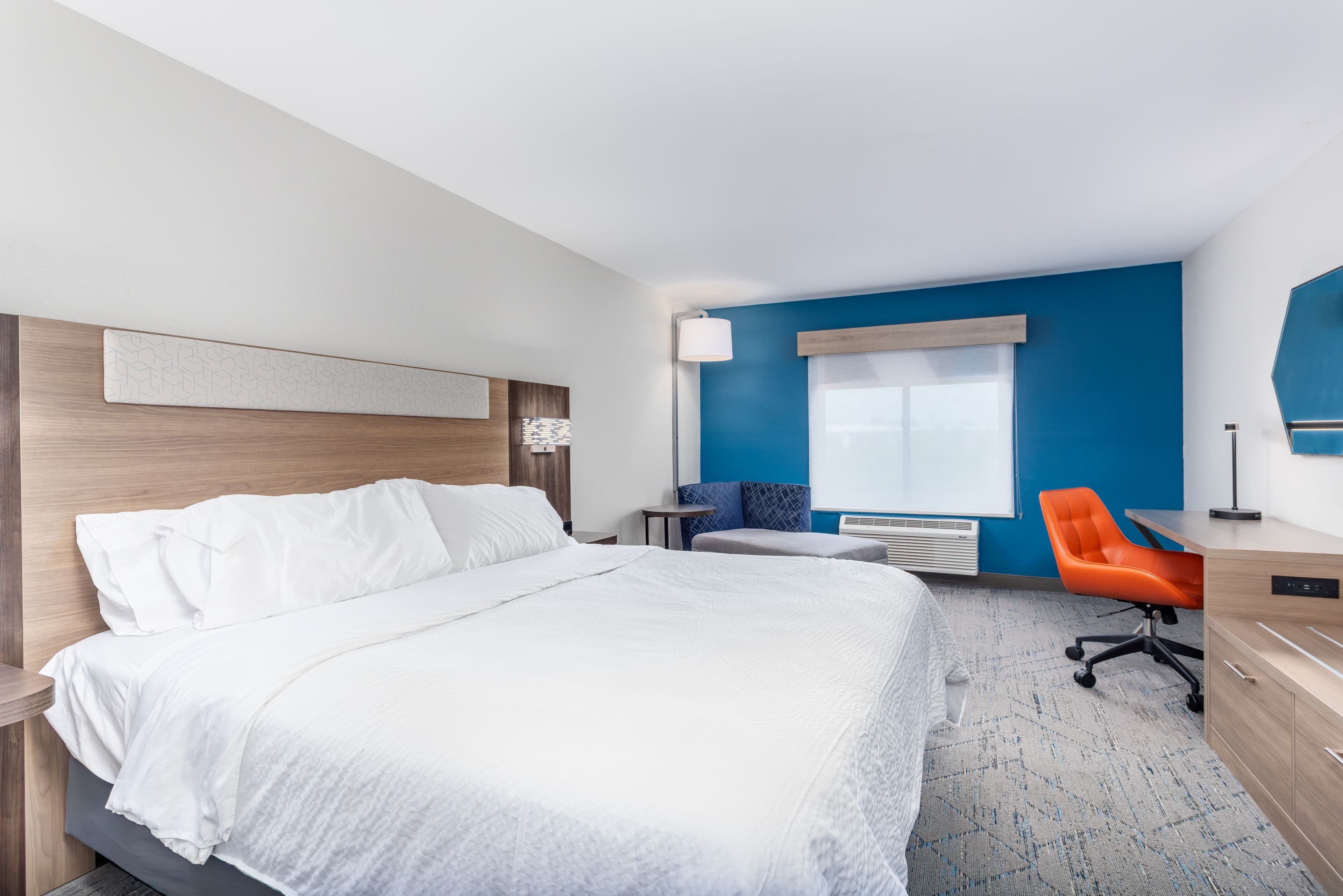 Holiday Inn Express & Suites Lancaster — 9