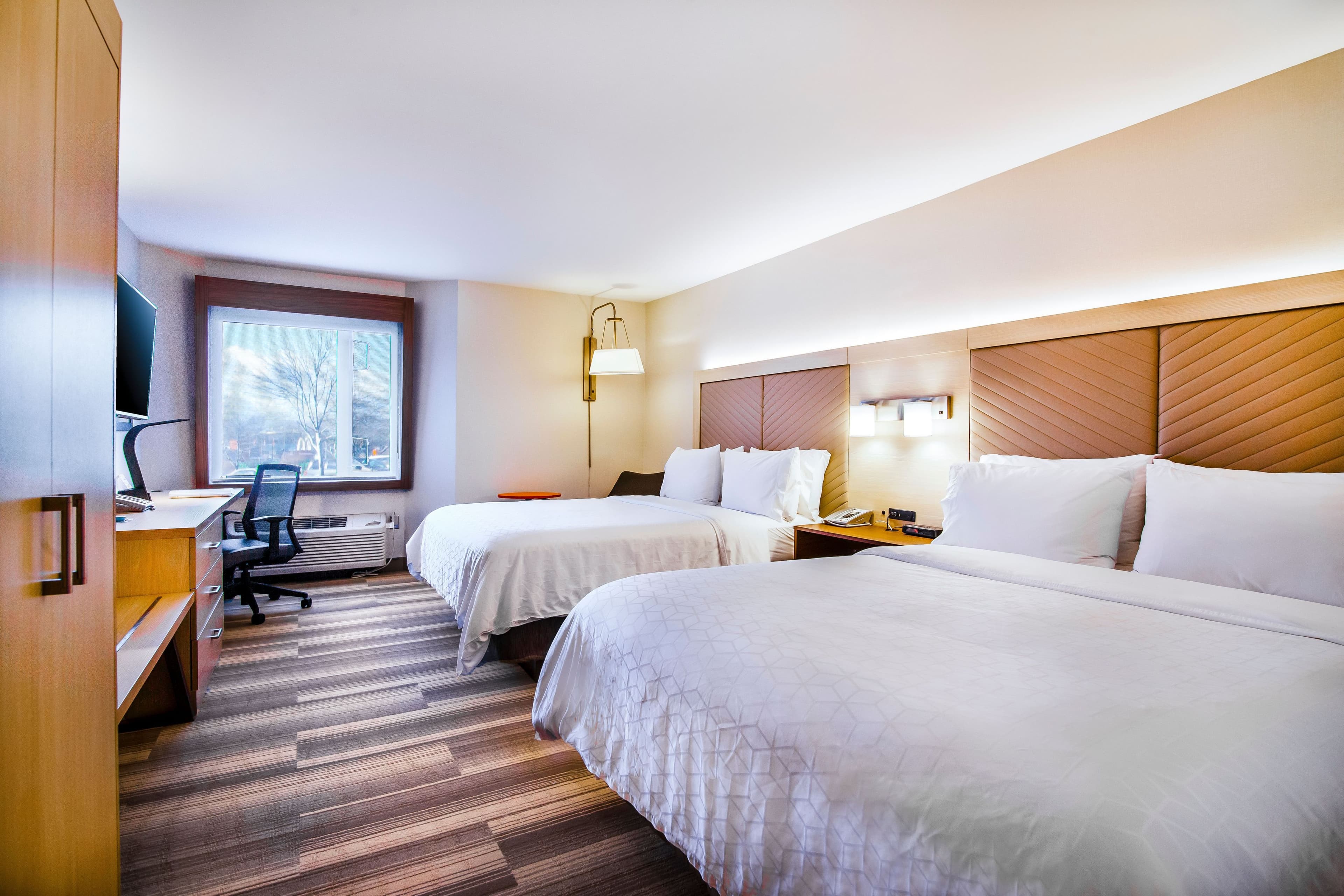 Holiday Inn Express & Suites Langley — 8