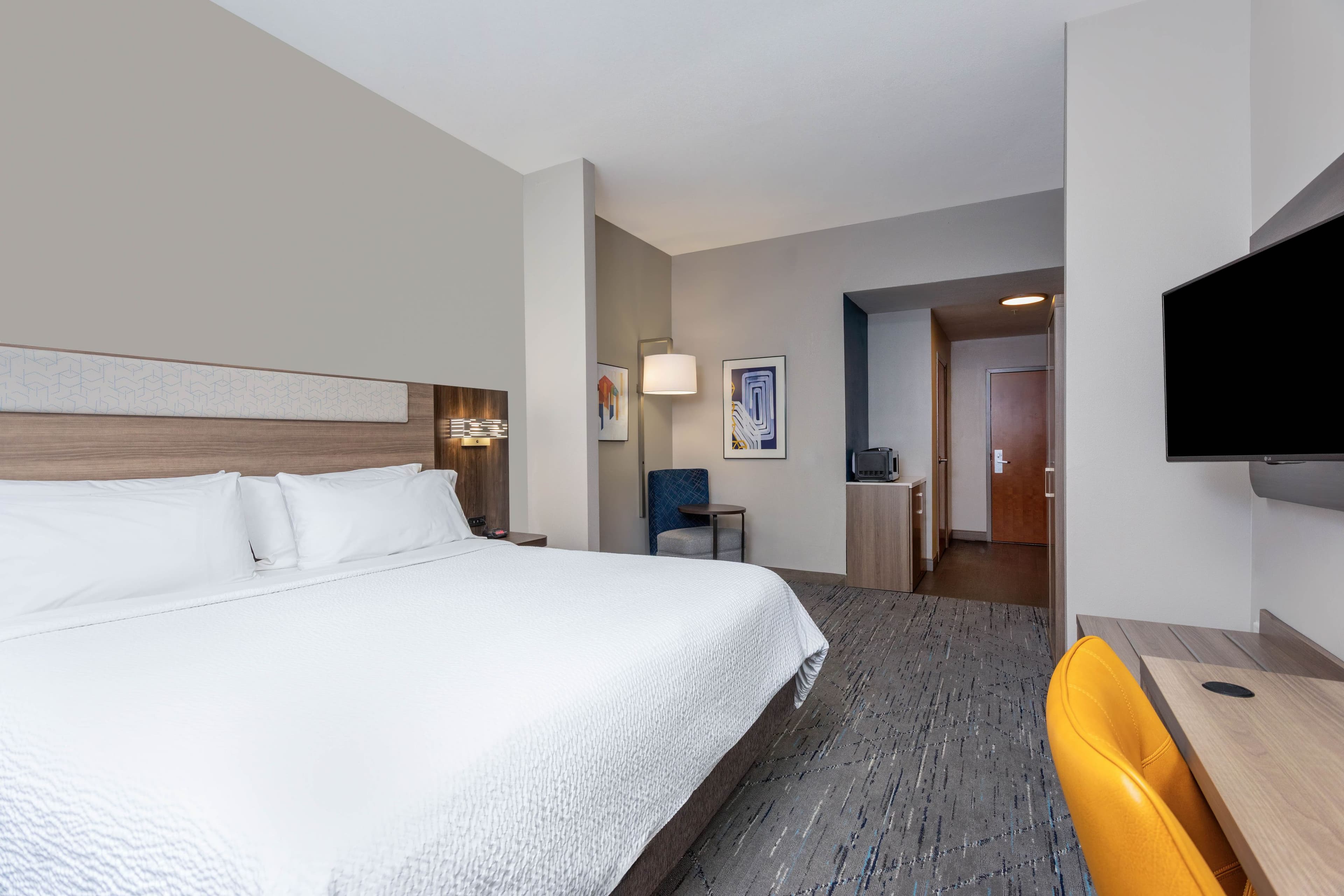 Holiday Inn Express & Suites Lantana — 12