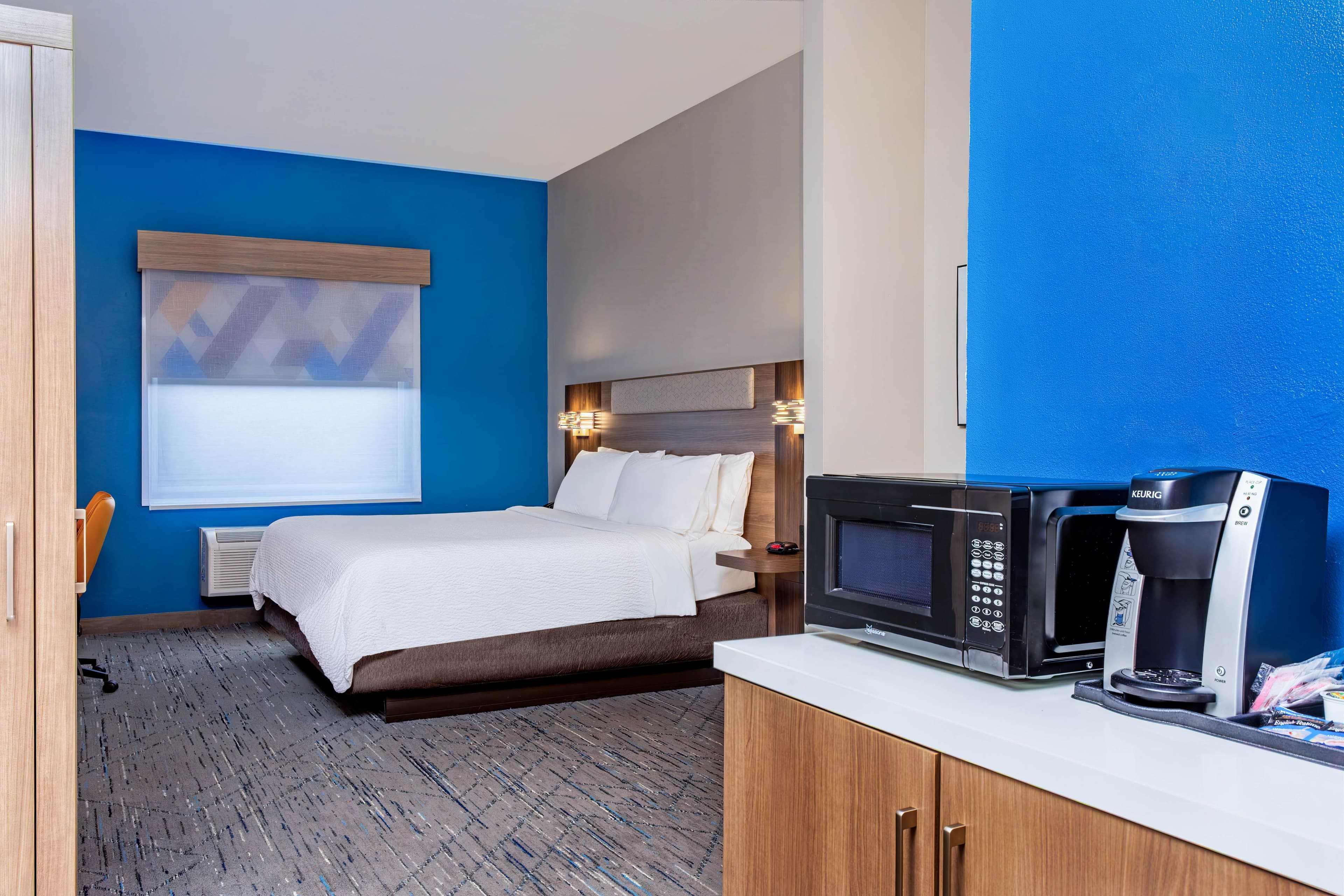 Holiday Inn Express & Suites Lantana — 7