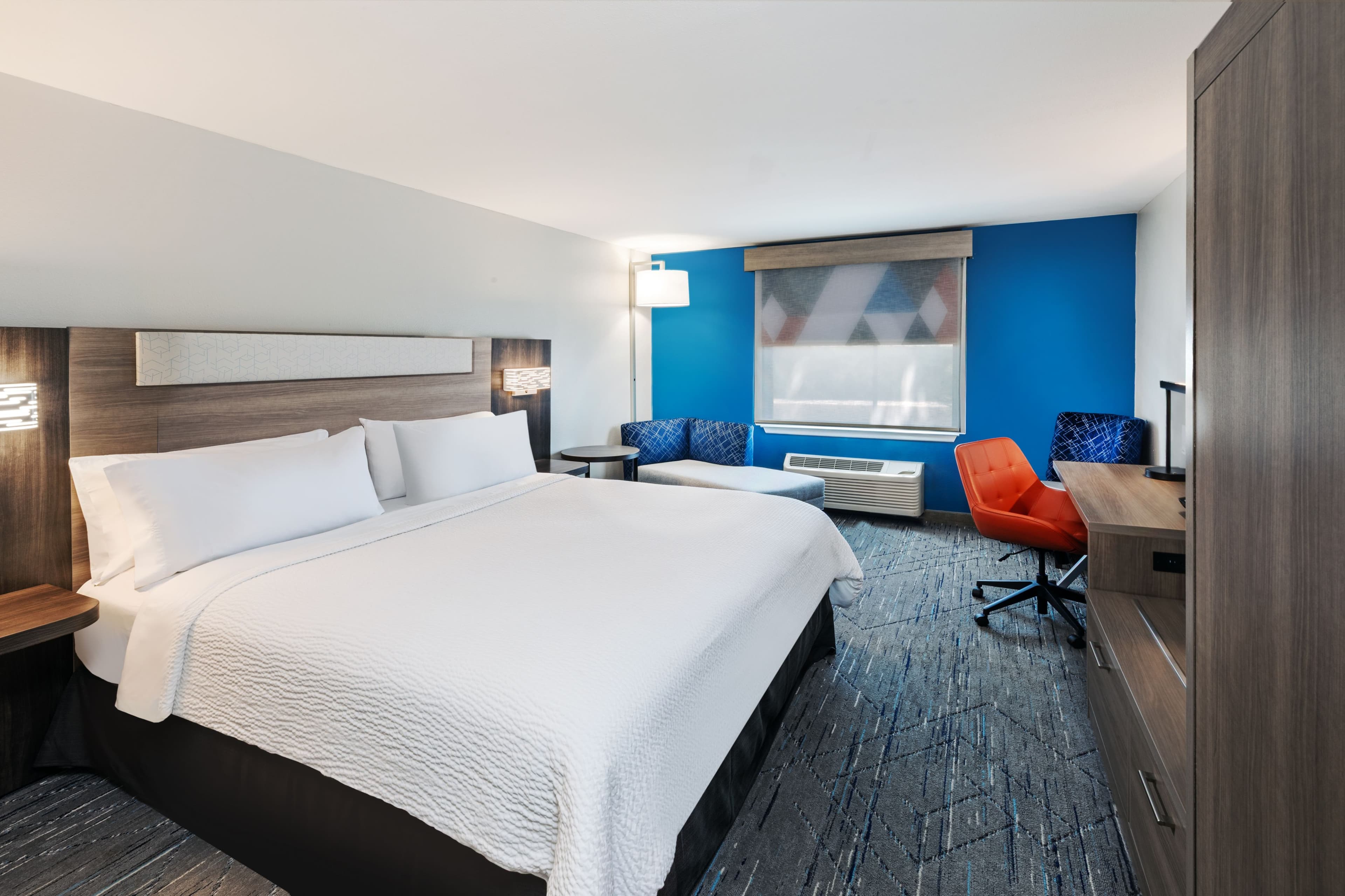 Holiday Inn Express & Suites Laredo-Event Center Area — 2