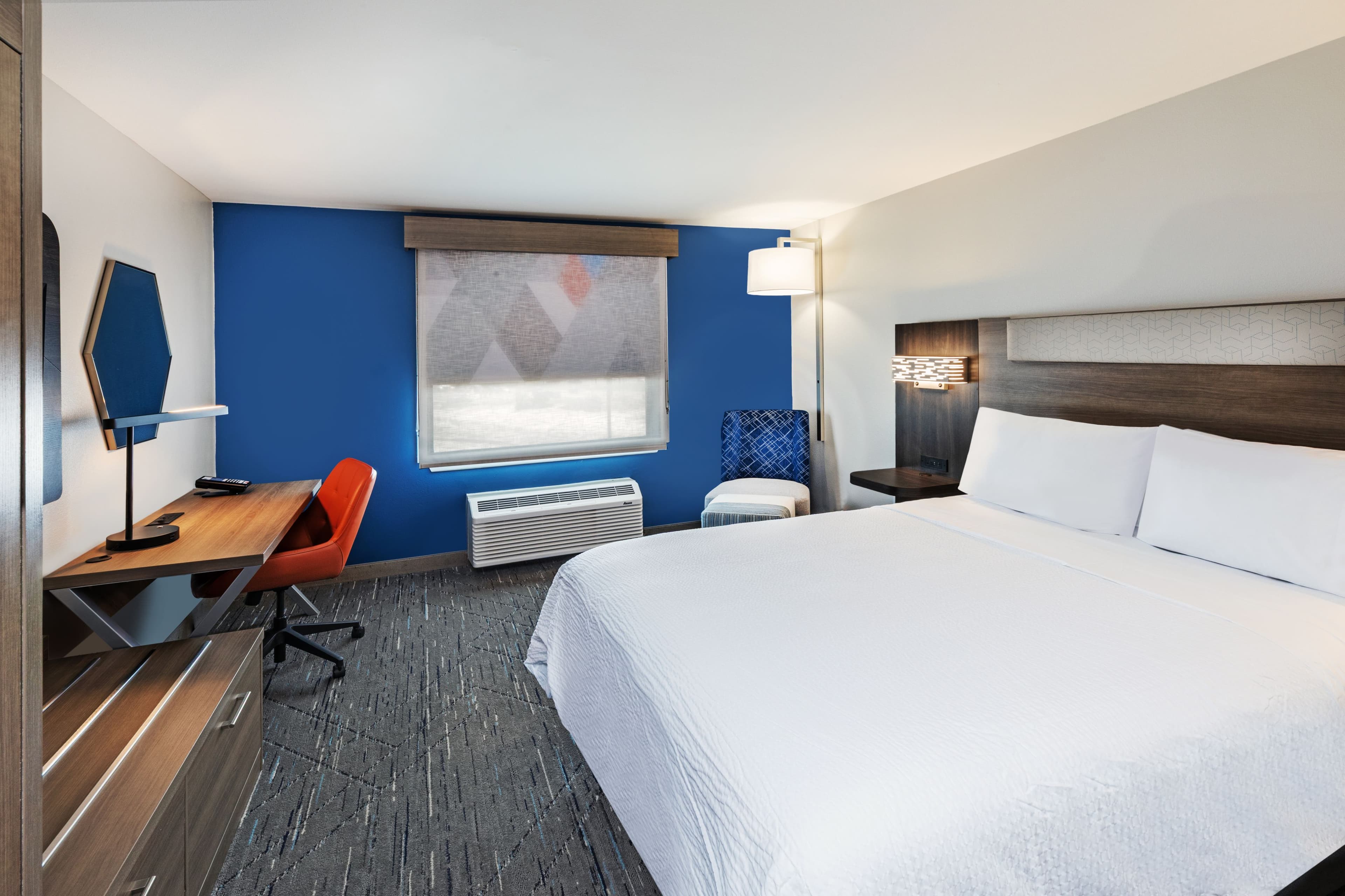 Holiday Inn Express & Suites Laredo-Event Center Area — 4