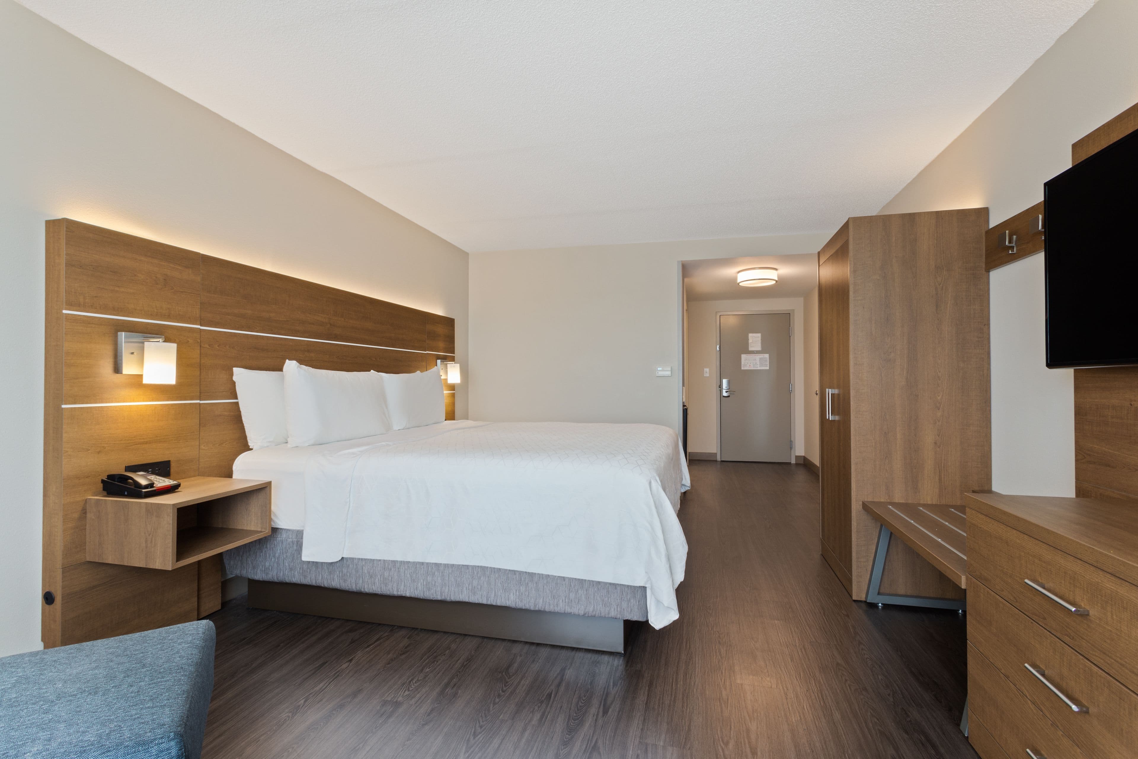 Holiday Inn Express & Suites Largo-Clearwater — 6