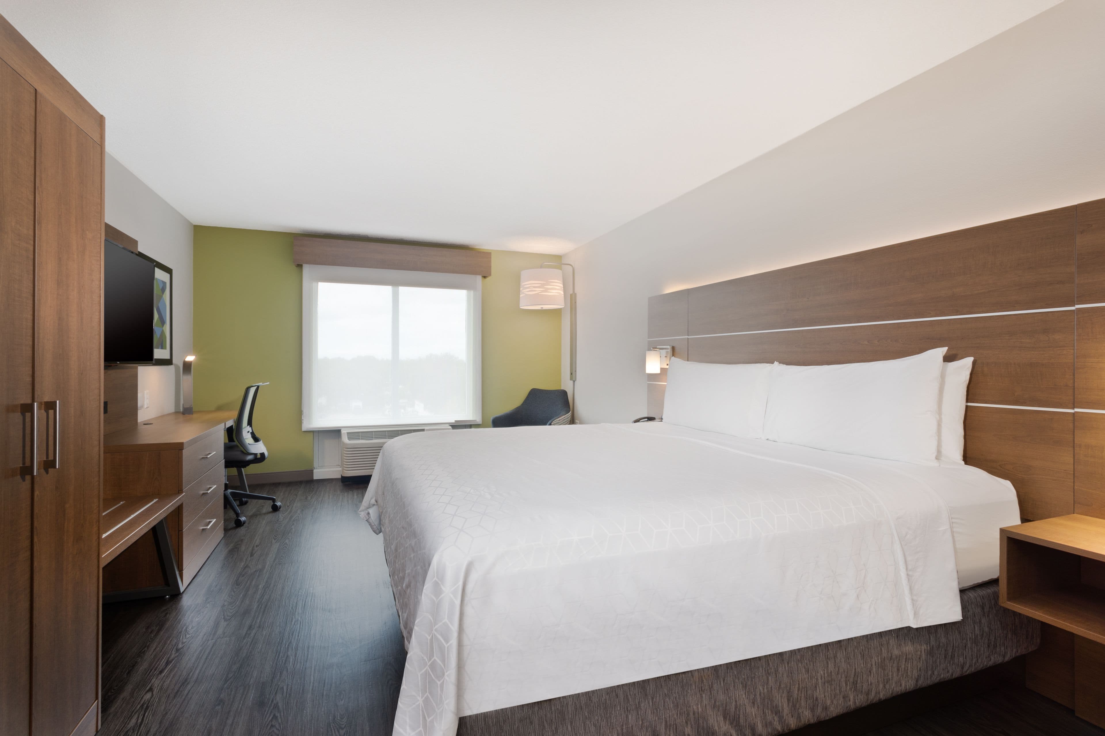 Holiday Inn Express & Suites Largo-Clearwater — 16