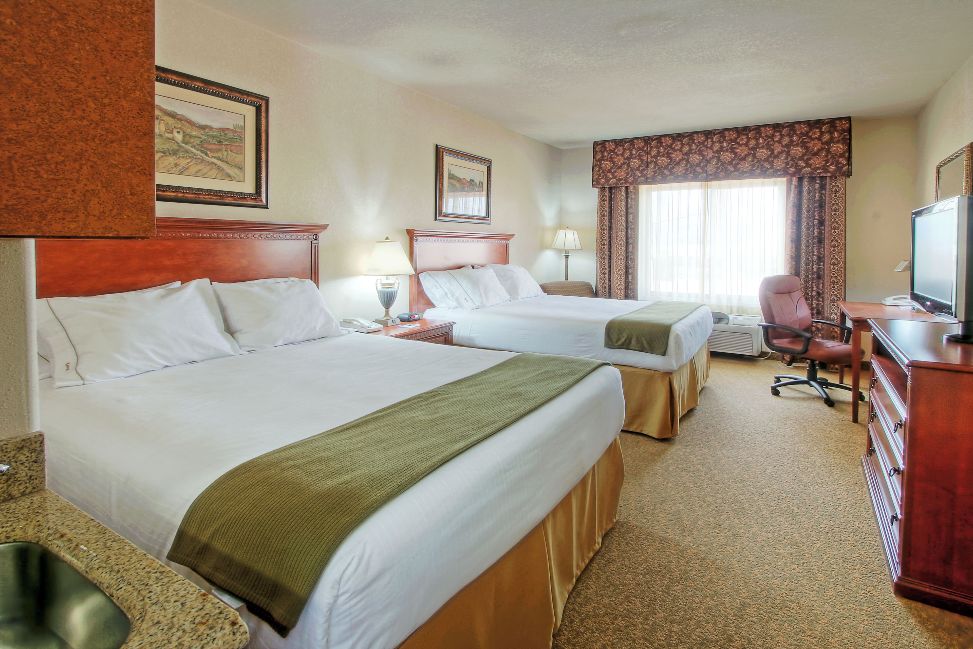 Holiday Inn Express & Suites Las Cruces — 9