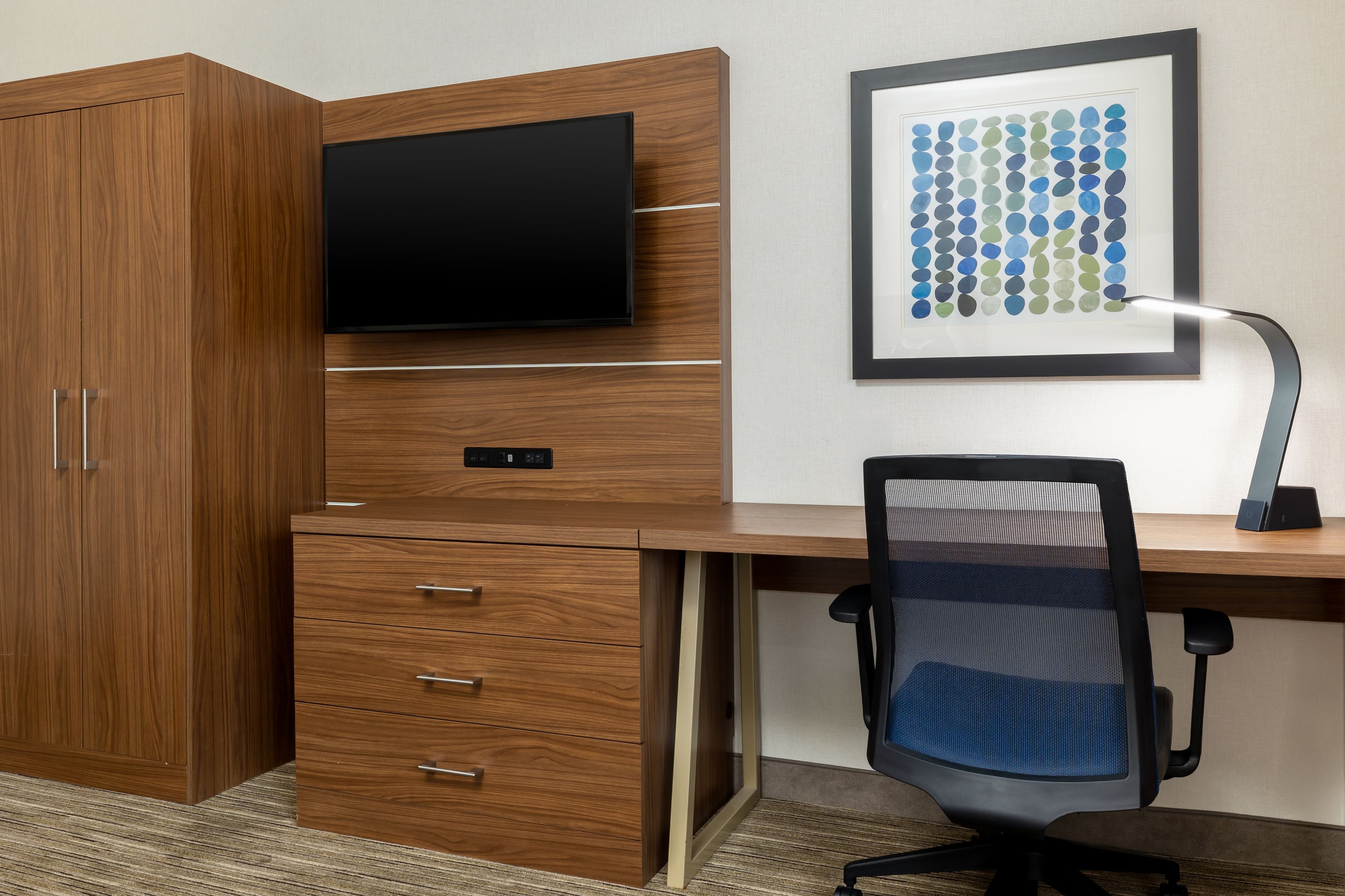 Holiday Inn Express & Suites Las Vegas SW – Spring Valley - Image 3