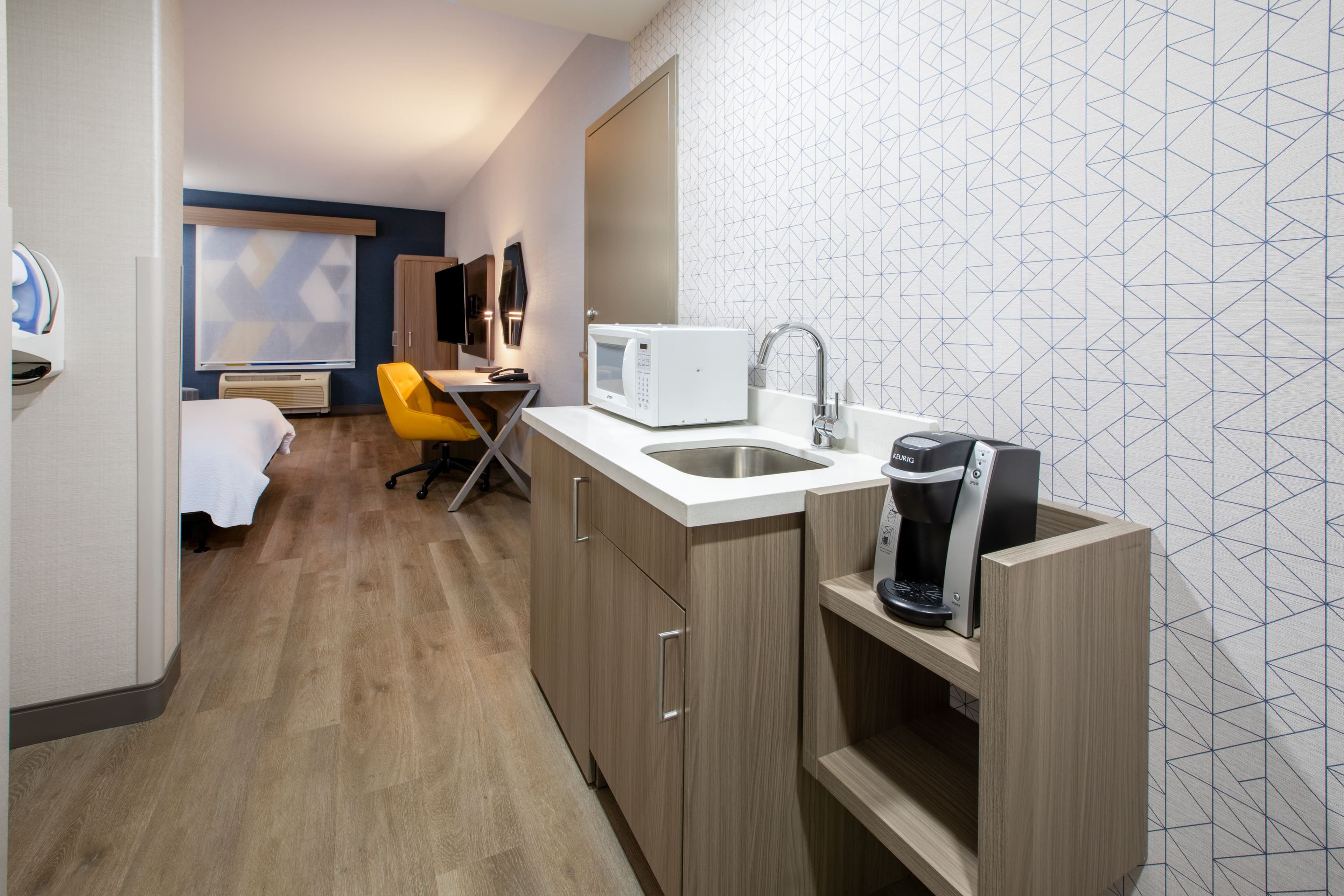 Holiday Inn Express & Suites Lathrop — 17