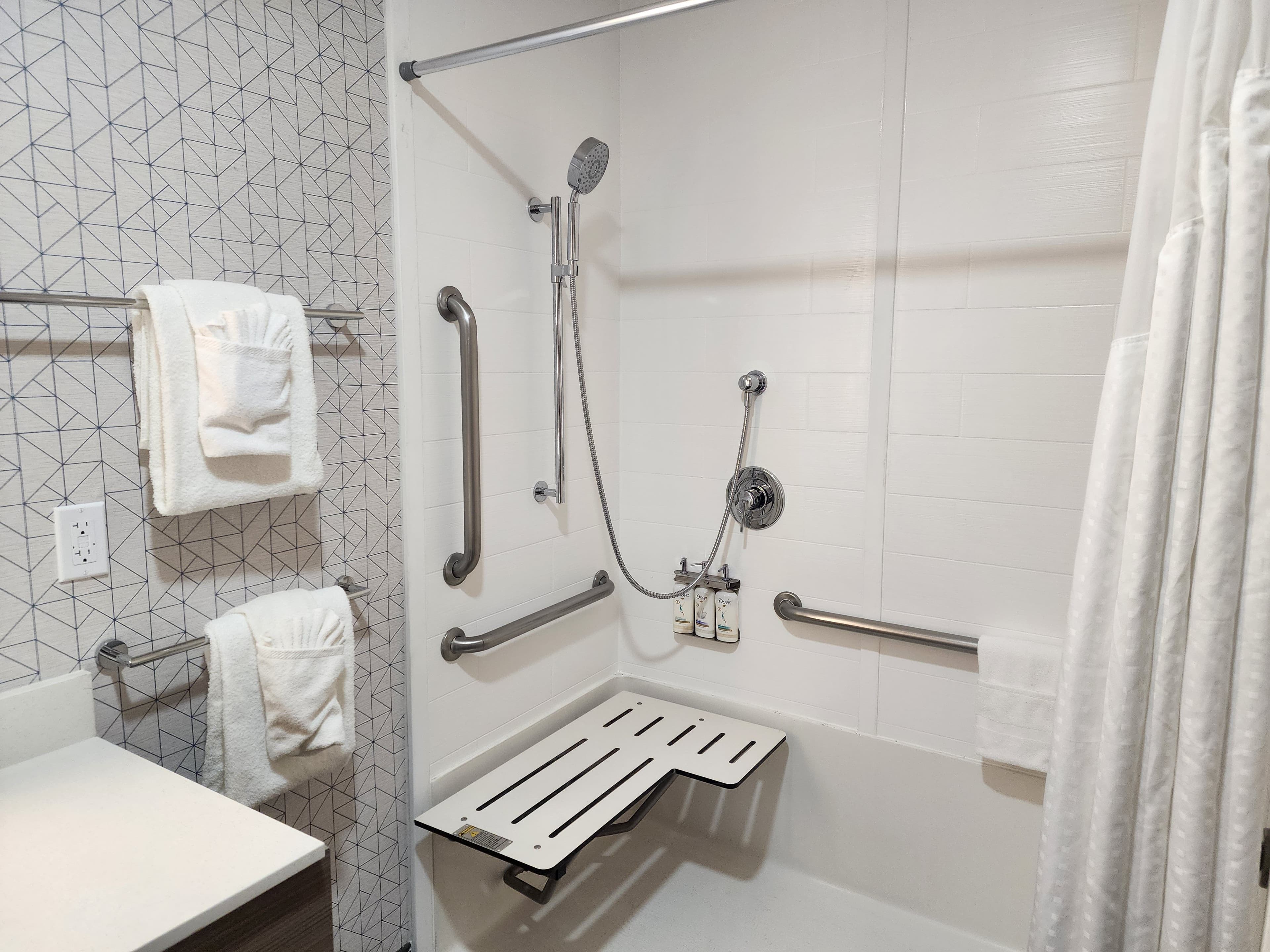 Holiday Inn Express & Suites Lathrop — 12