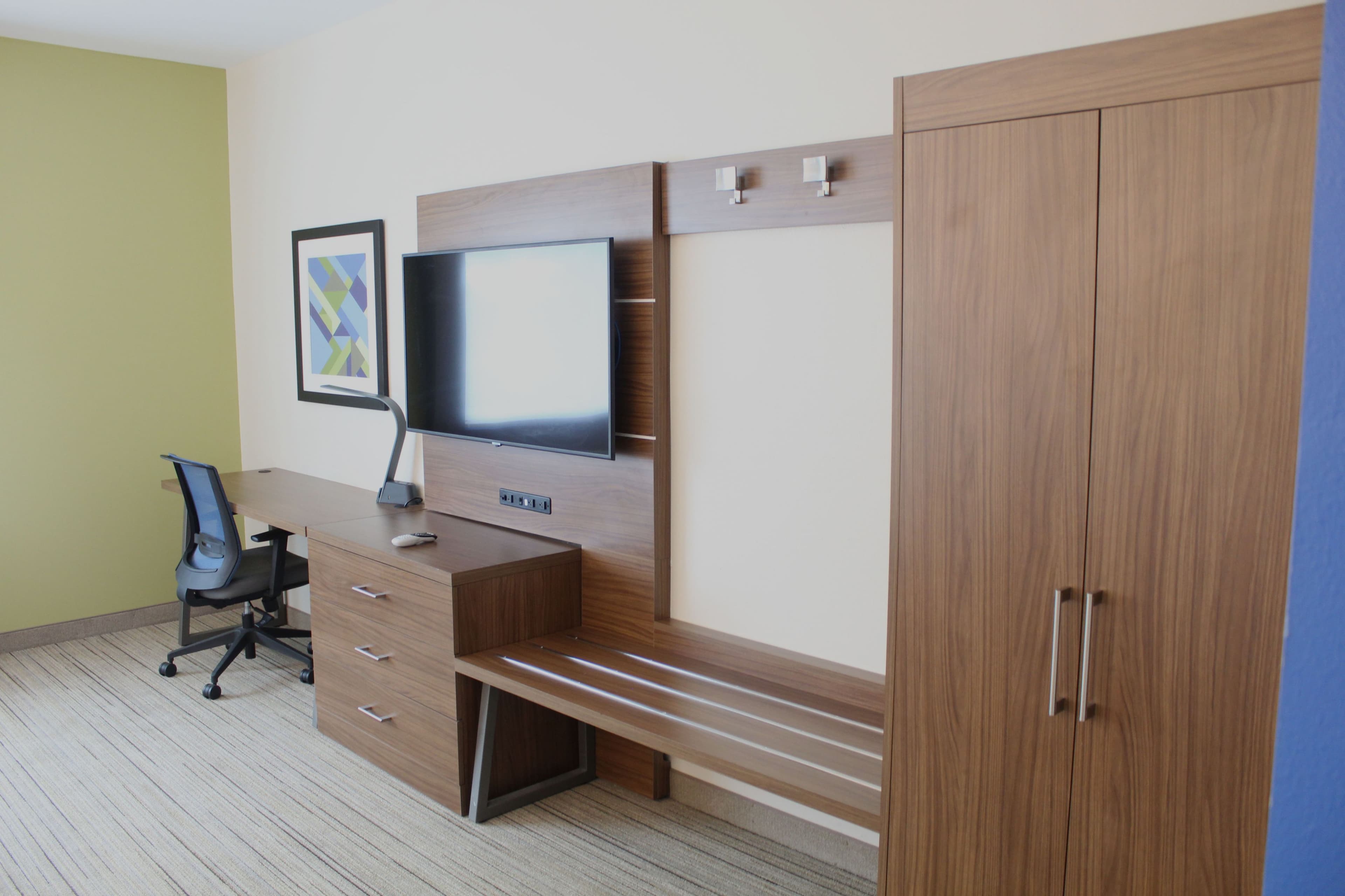 Holiday Inn Express & Suites Latta — 10