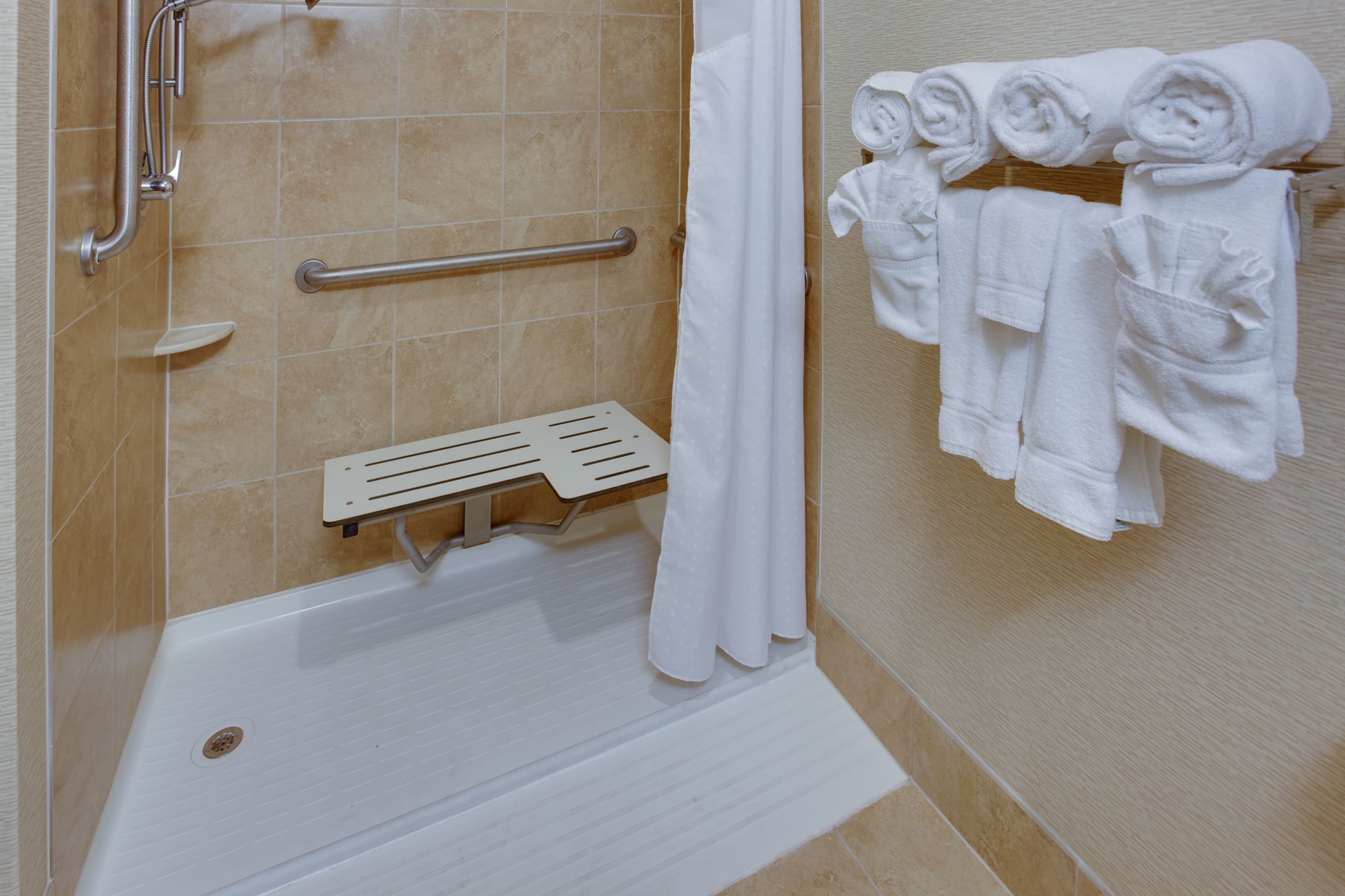 Holiday Inn Express & Suites Laurel — 9