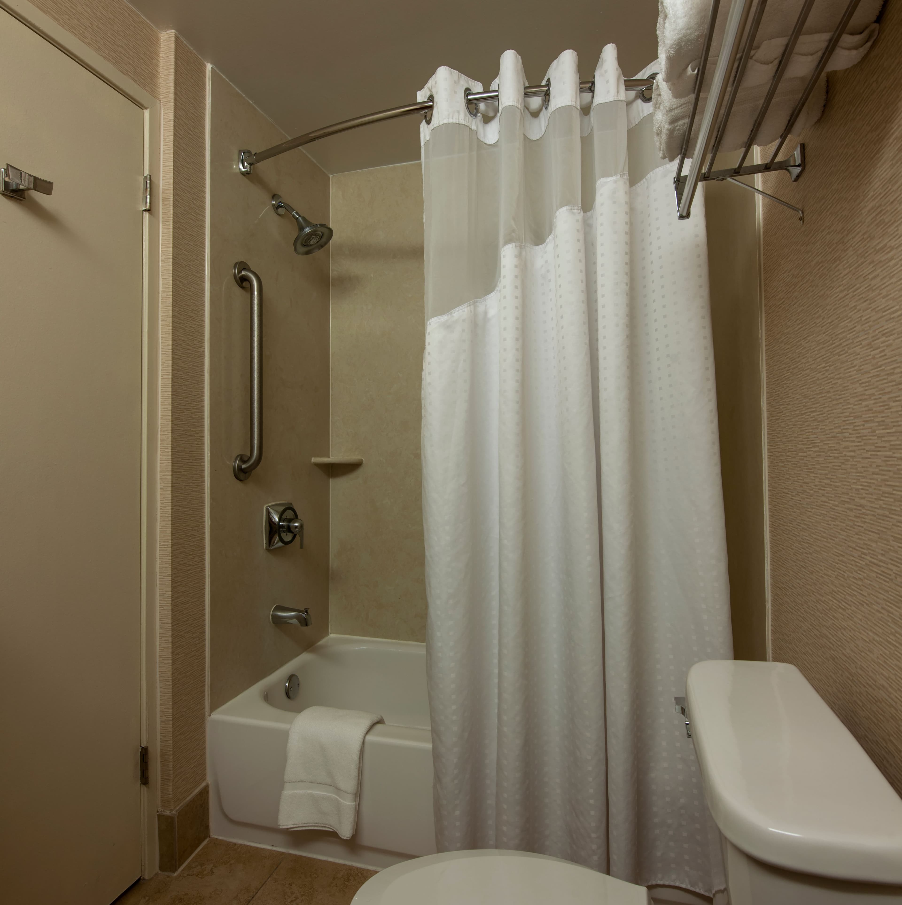 Holiday Inn Express & Suites Laurel — 10