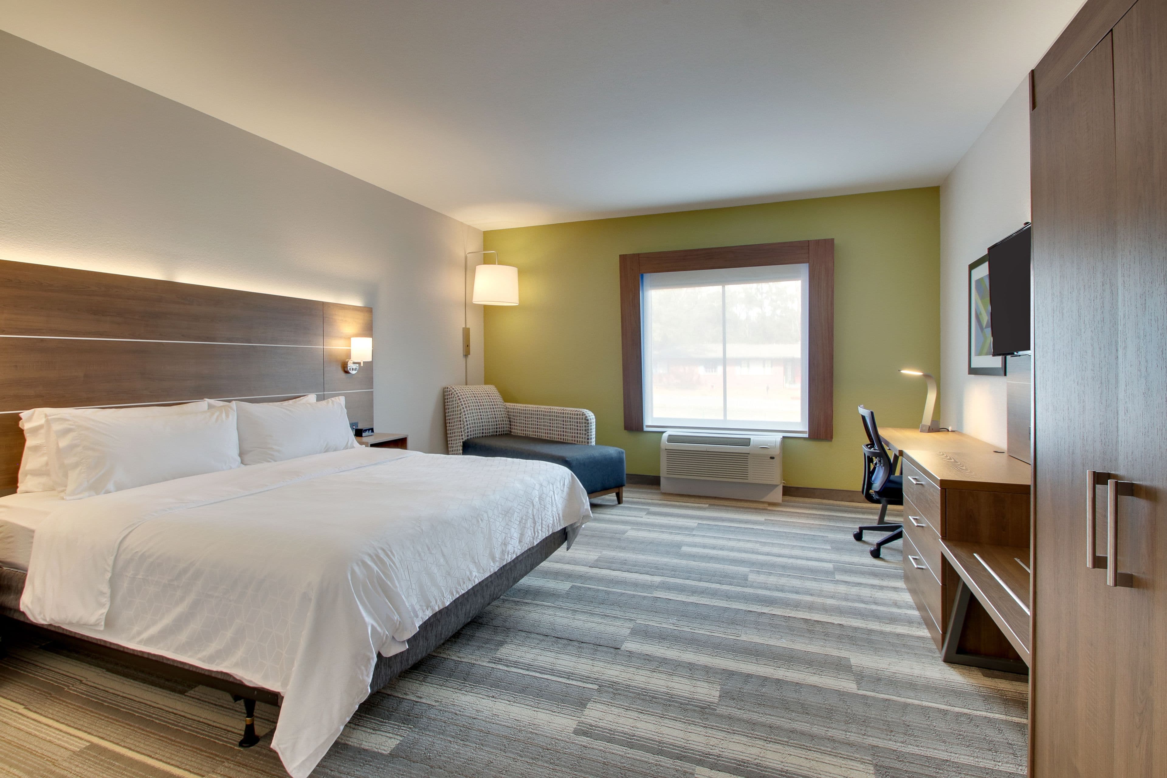 Holiday Inn Express & Suites Laurel — 3